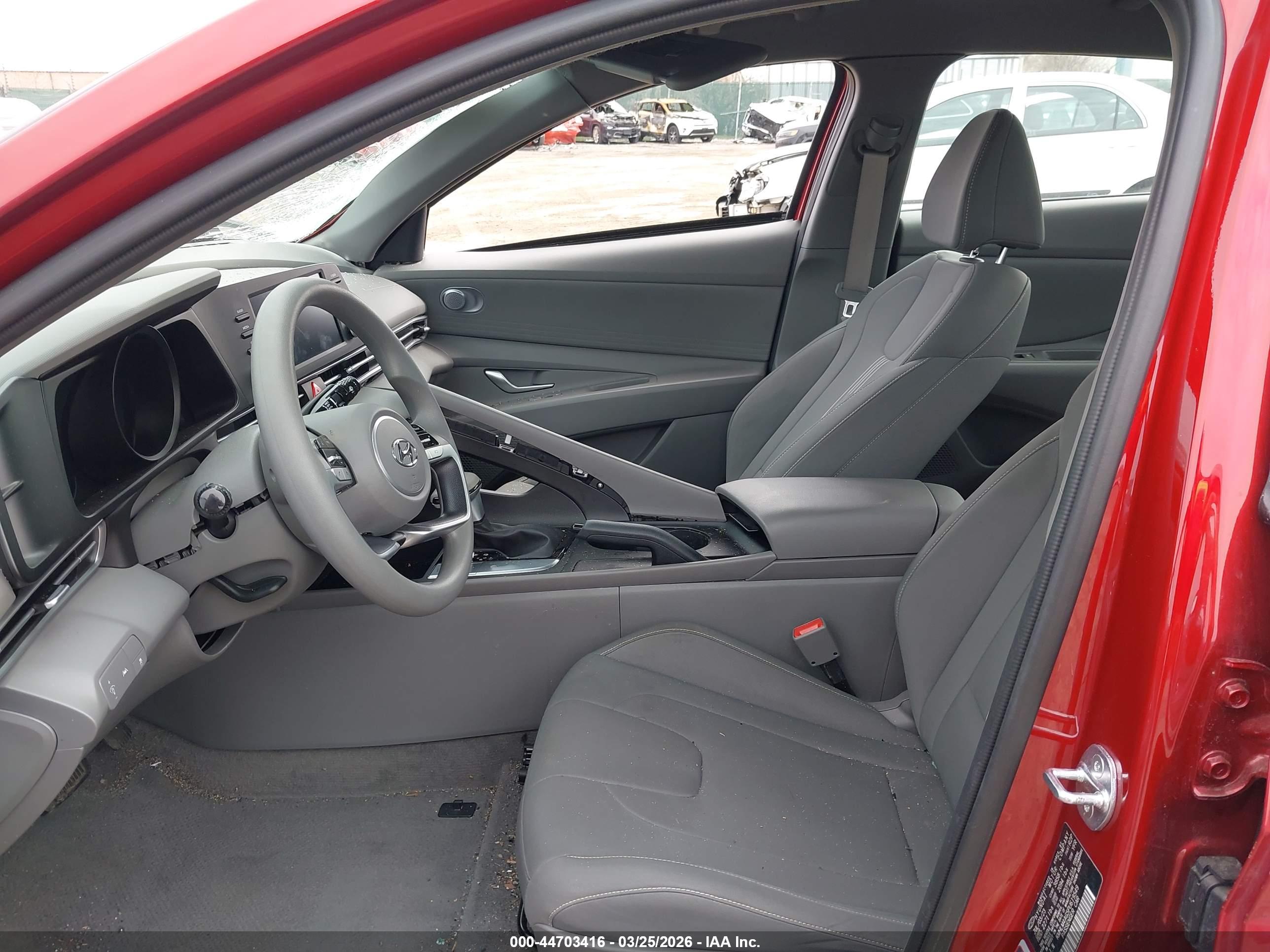 HYUNDAI ELANTRA image 5