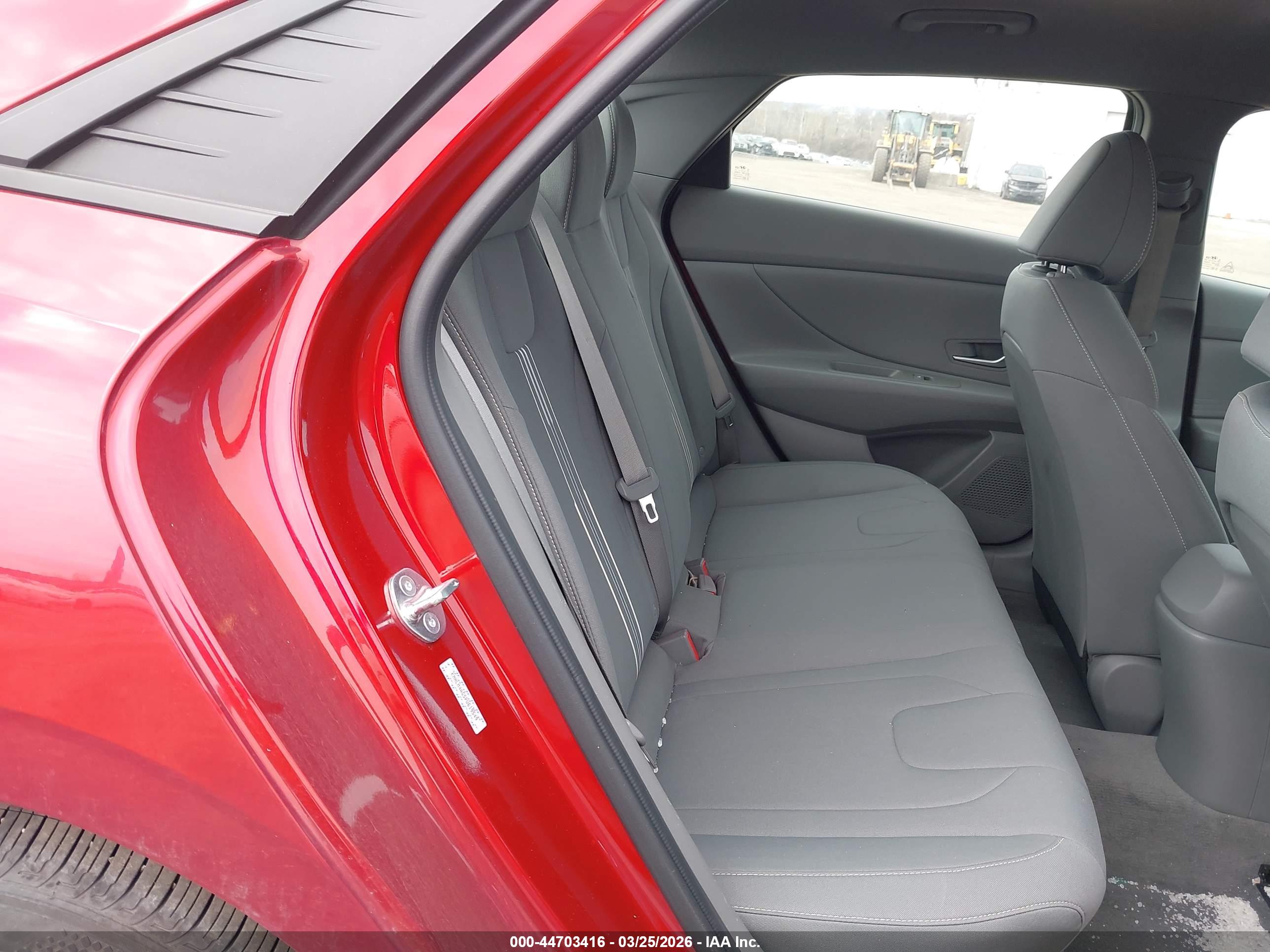 HYUNDAI ELANTRA image 8