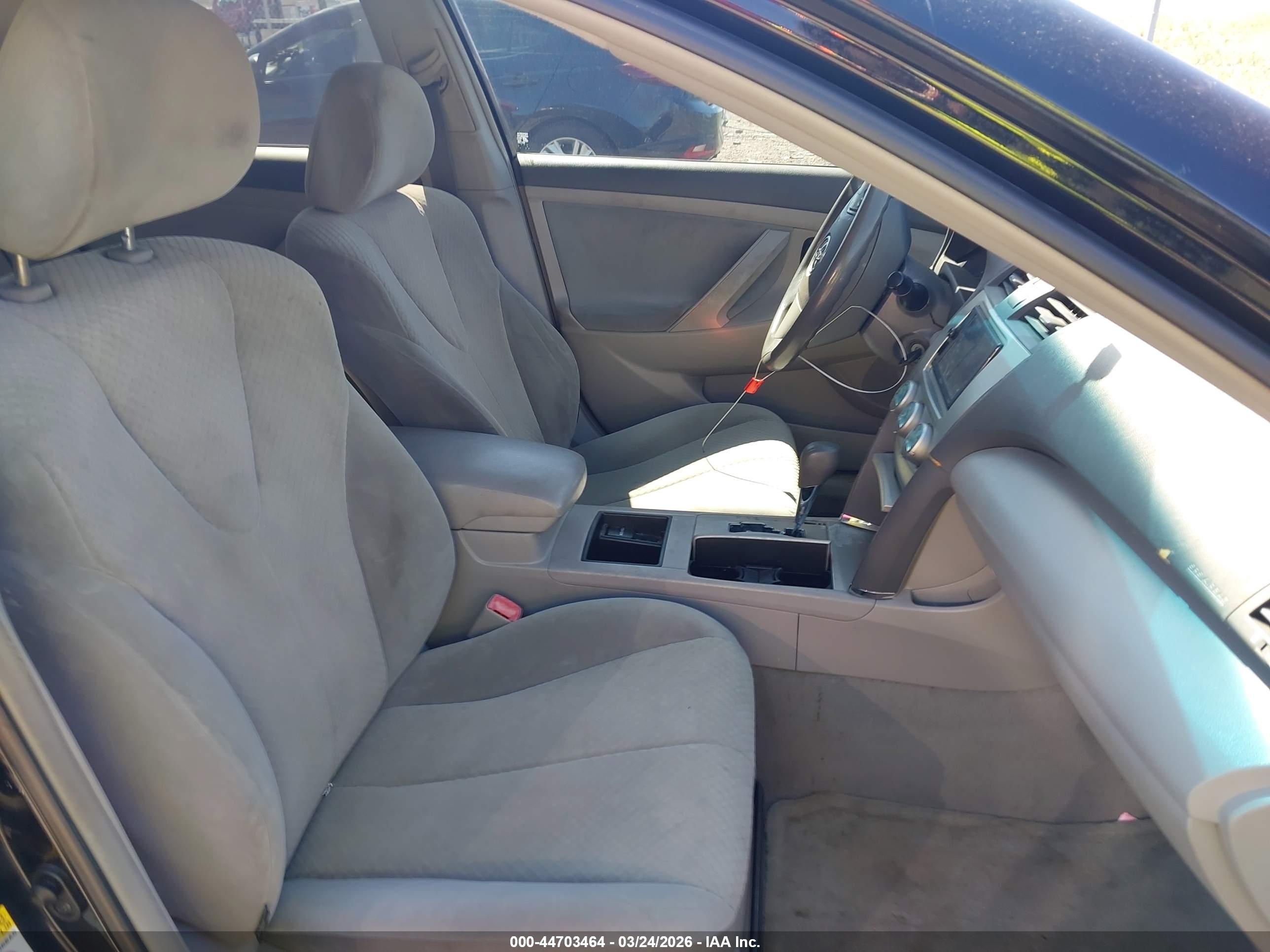 TOYOTA CAMRY image 5