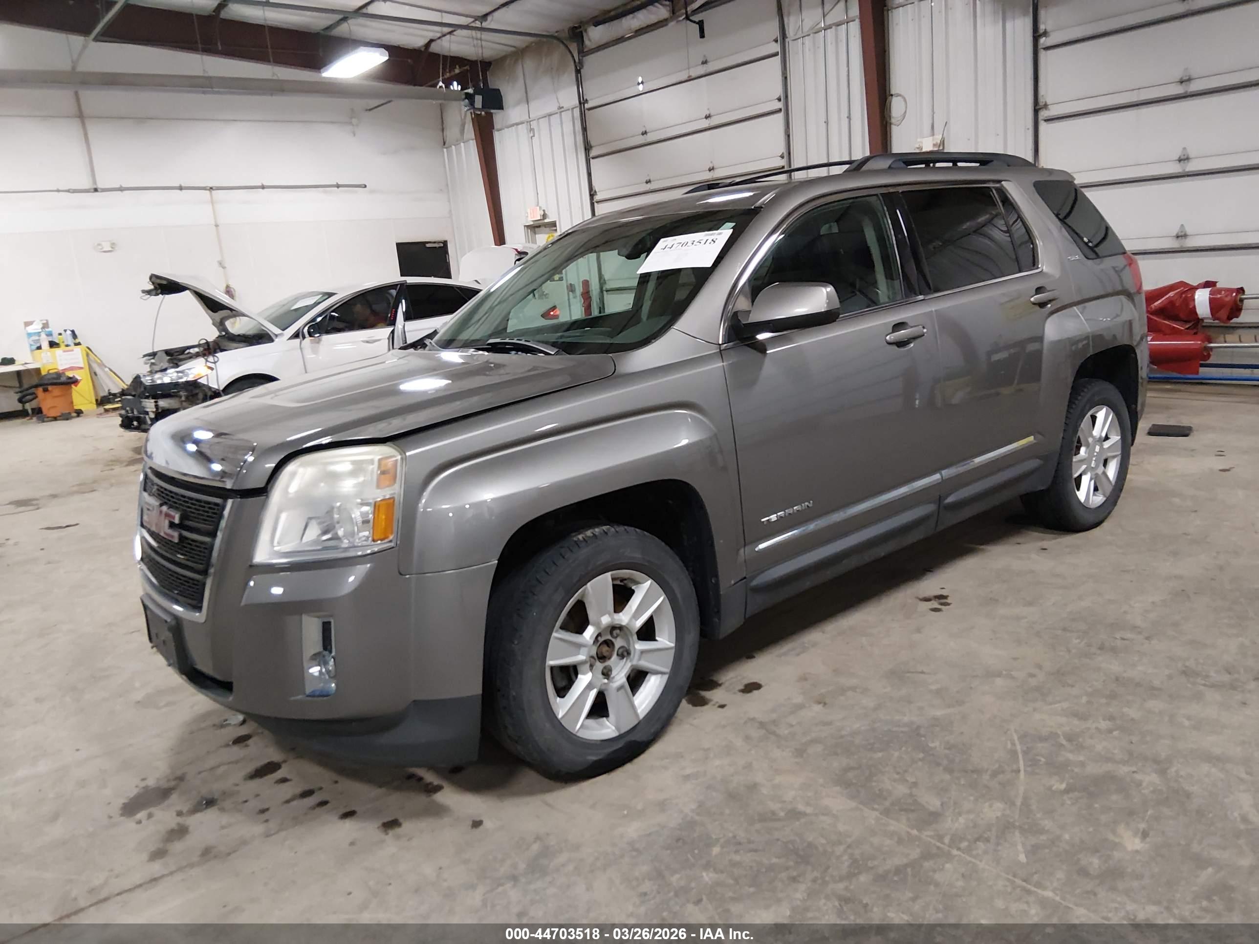 GMC TERRAIN image 2