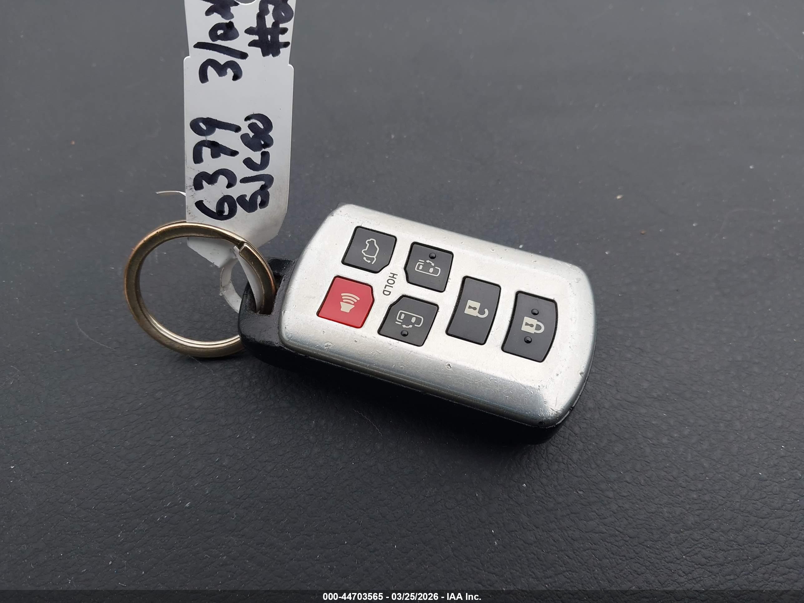 TOYOTA SIENNA image 11