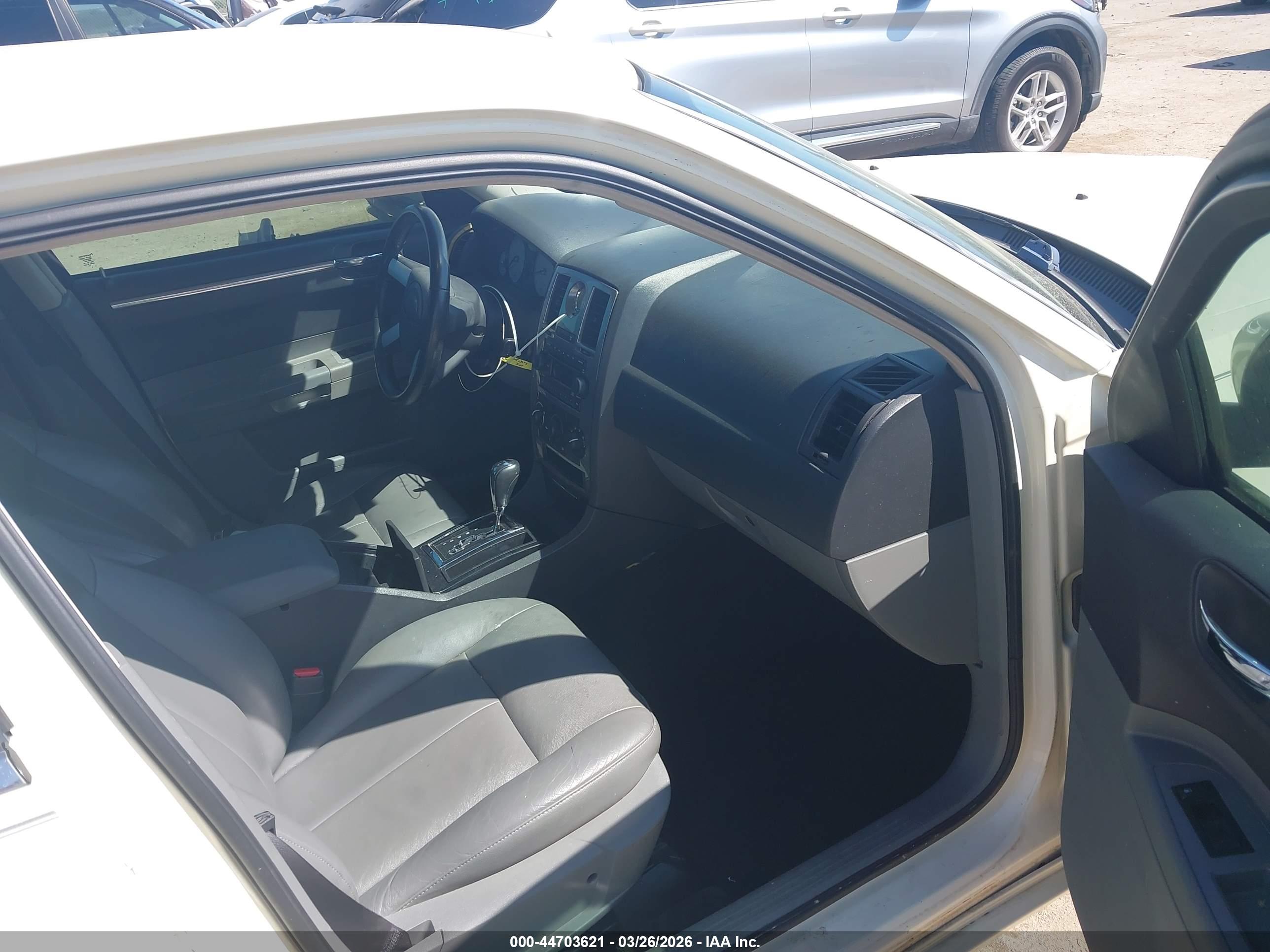 CHRYSLER 300 image 5