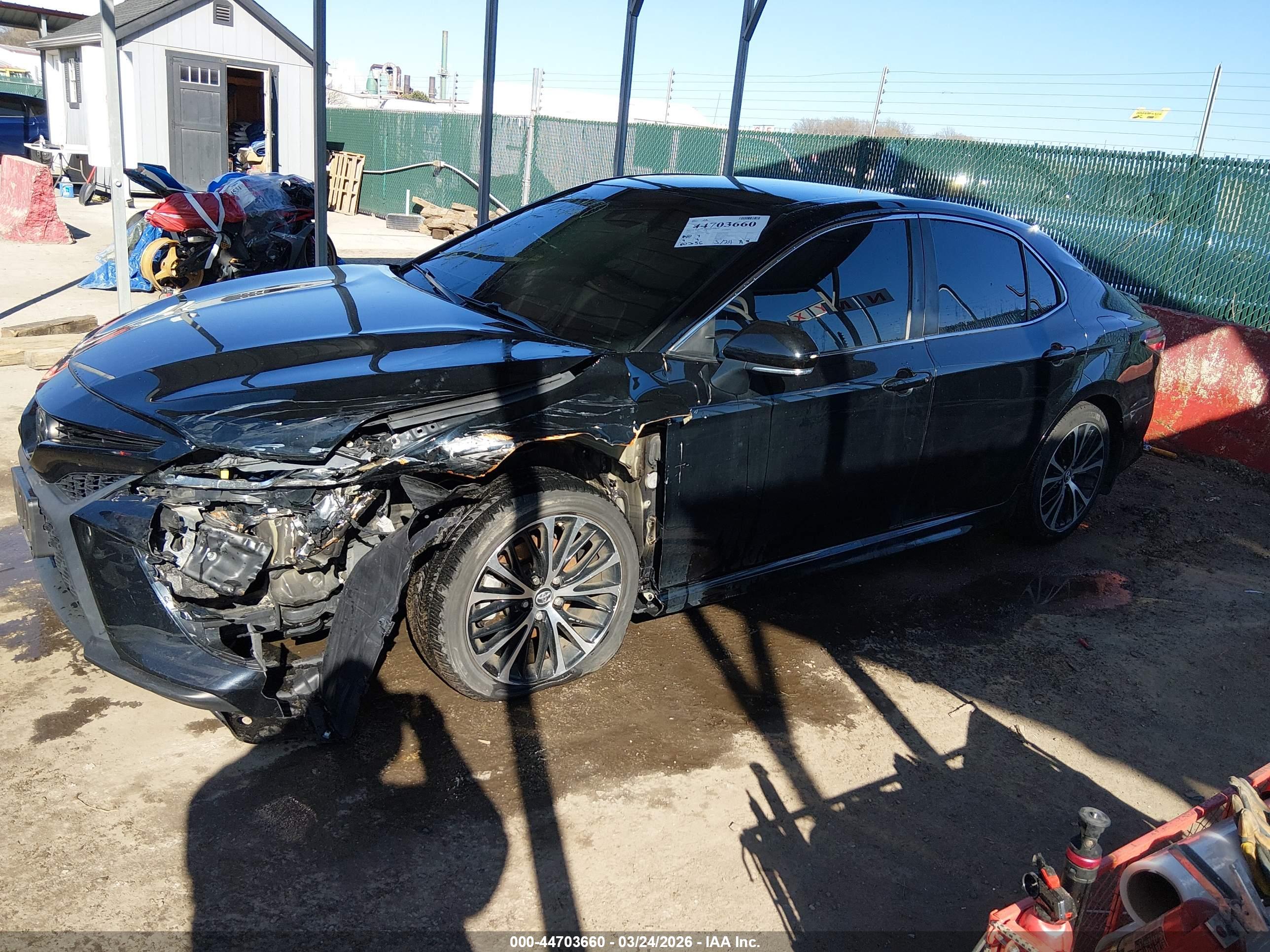 TOYOTA CAMRY image 2