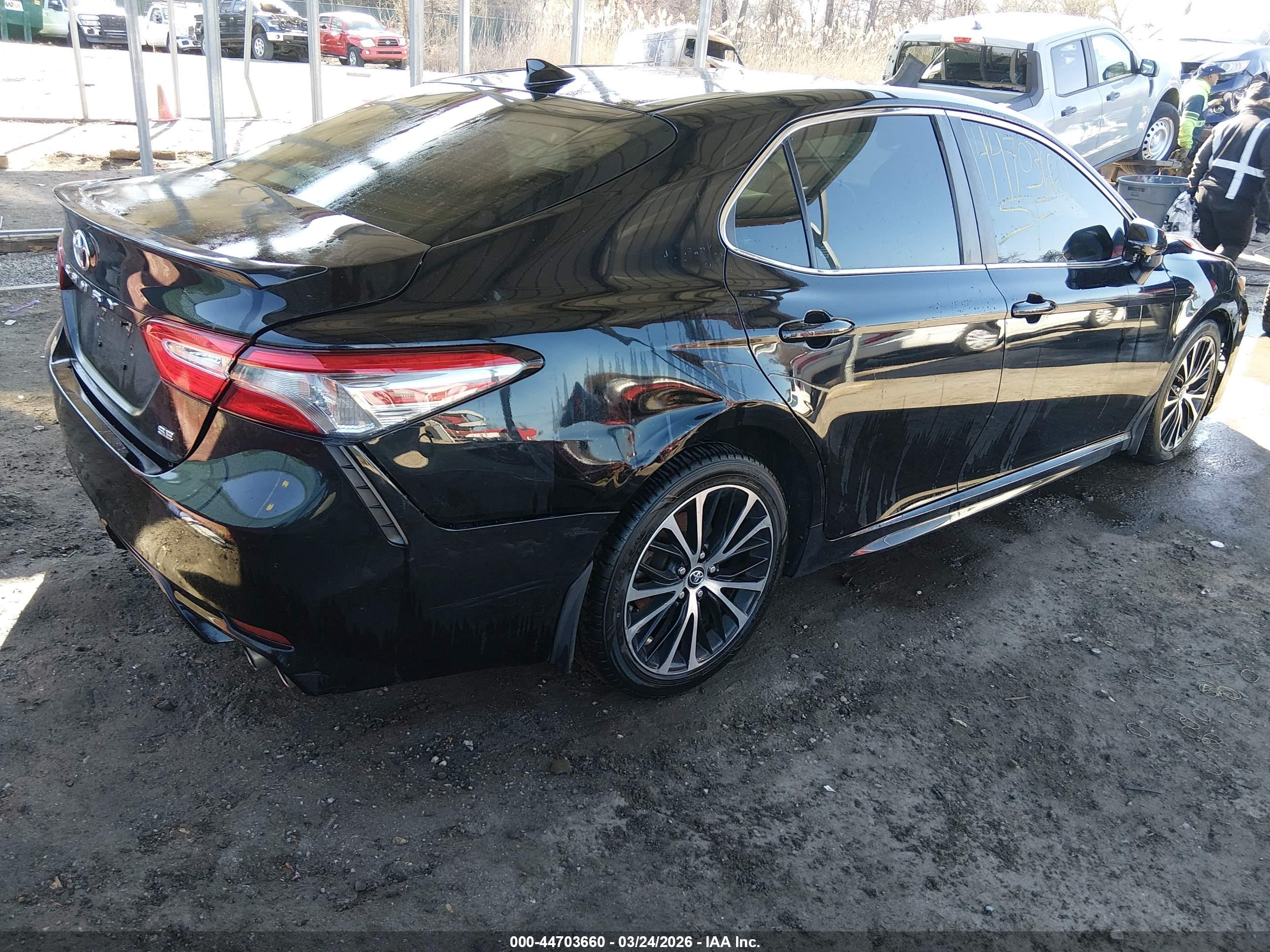 TOYOTA CAMRY image 4