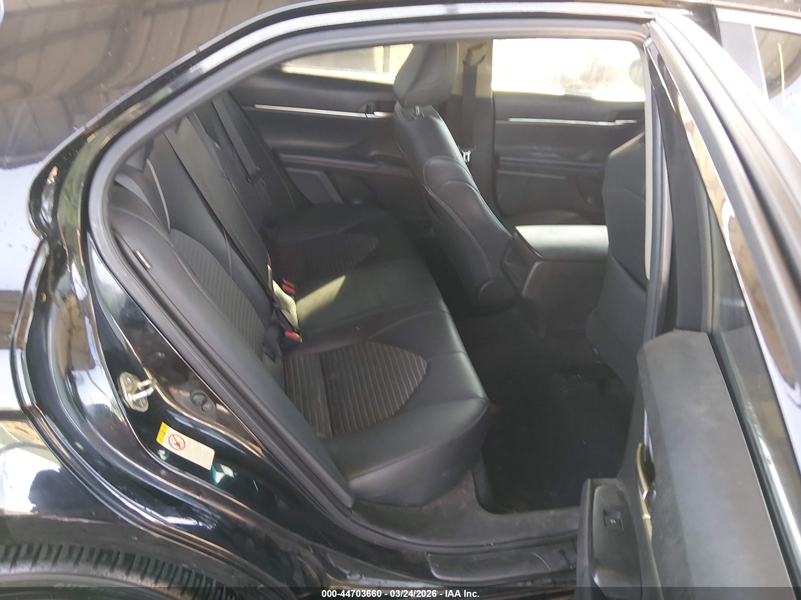 TOYOTA CAMRY image 8