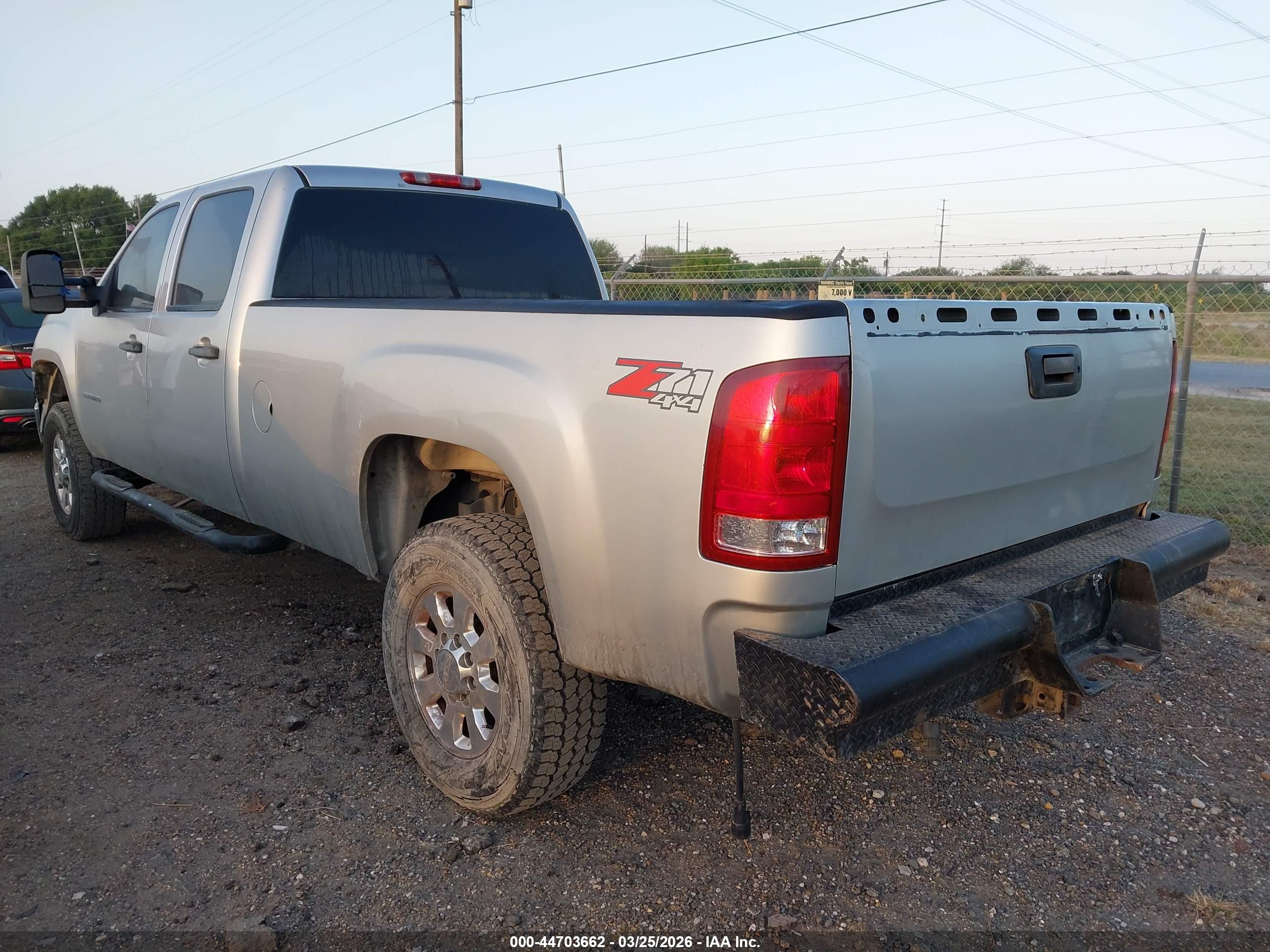 GMC SIERRA image 3