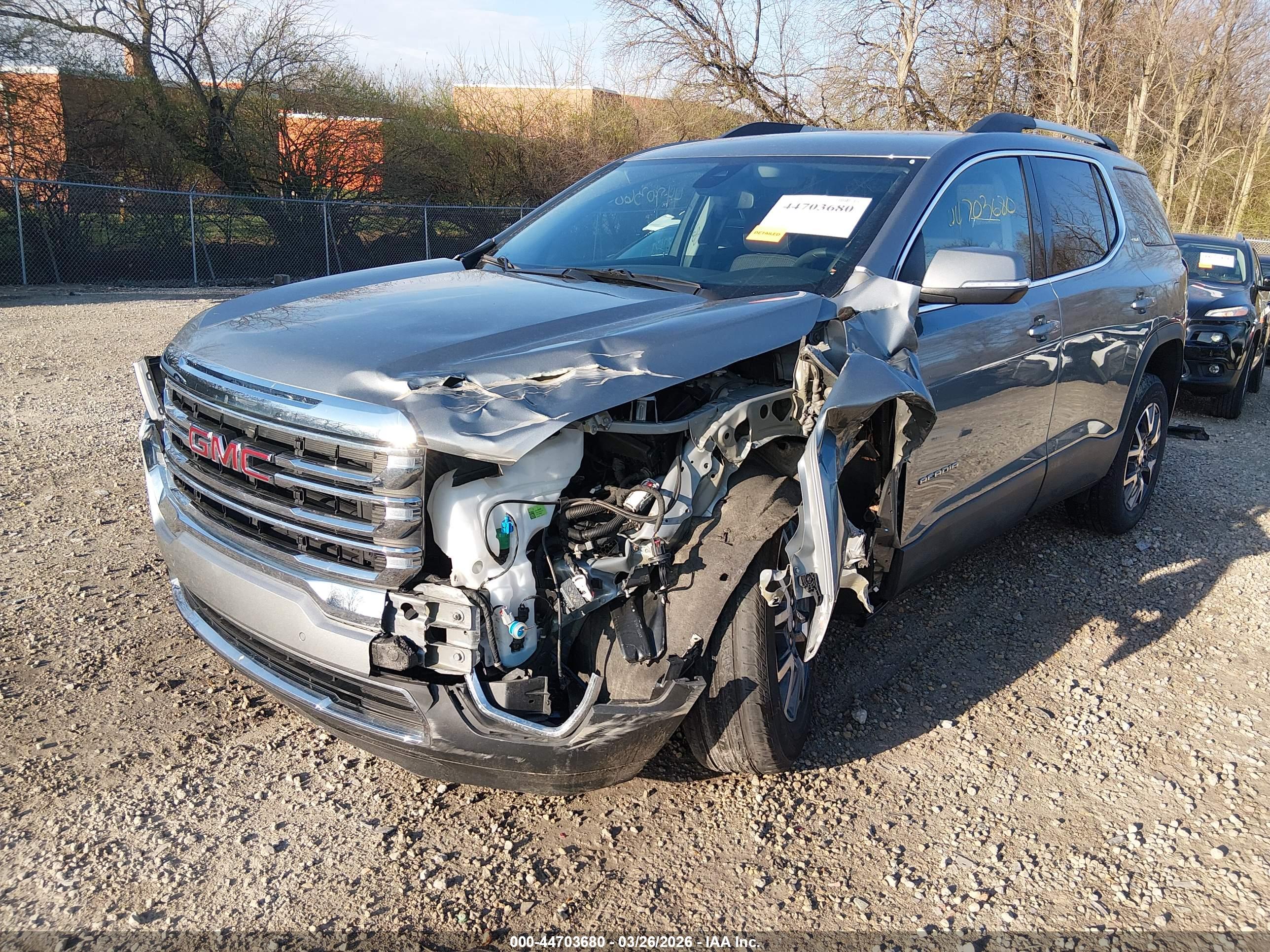 GMC ACADIA image 2