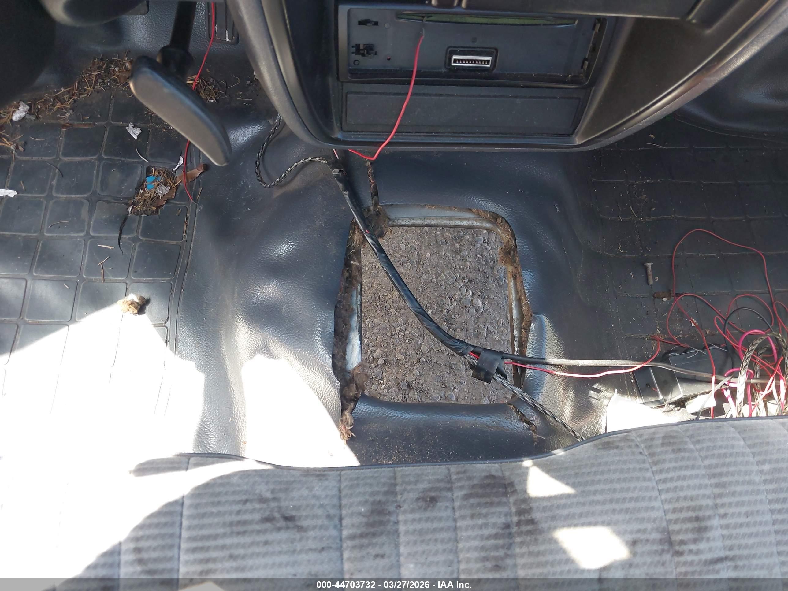 NISSAN TRUCK image 6