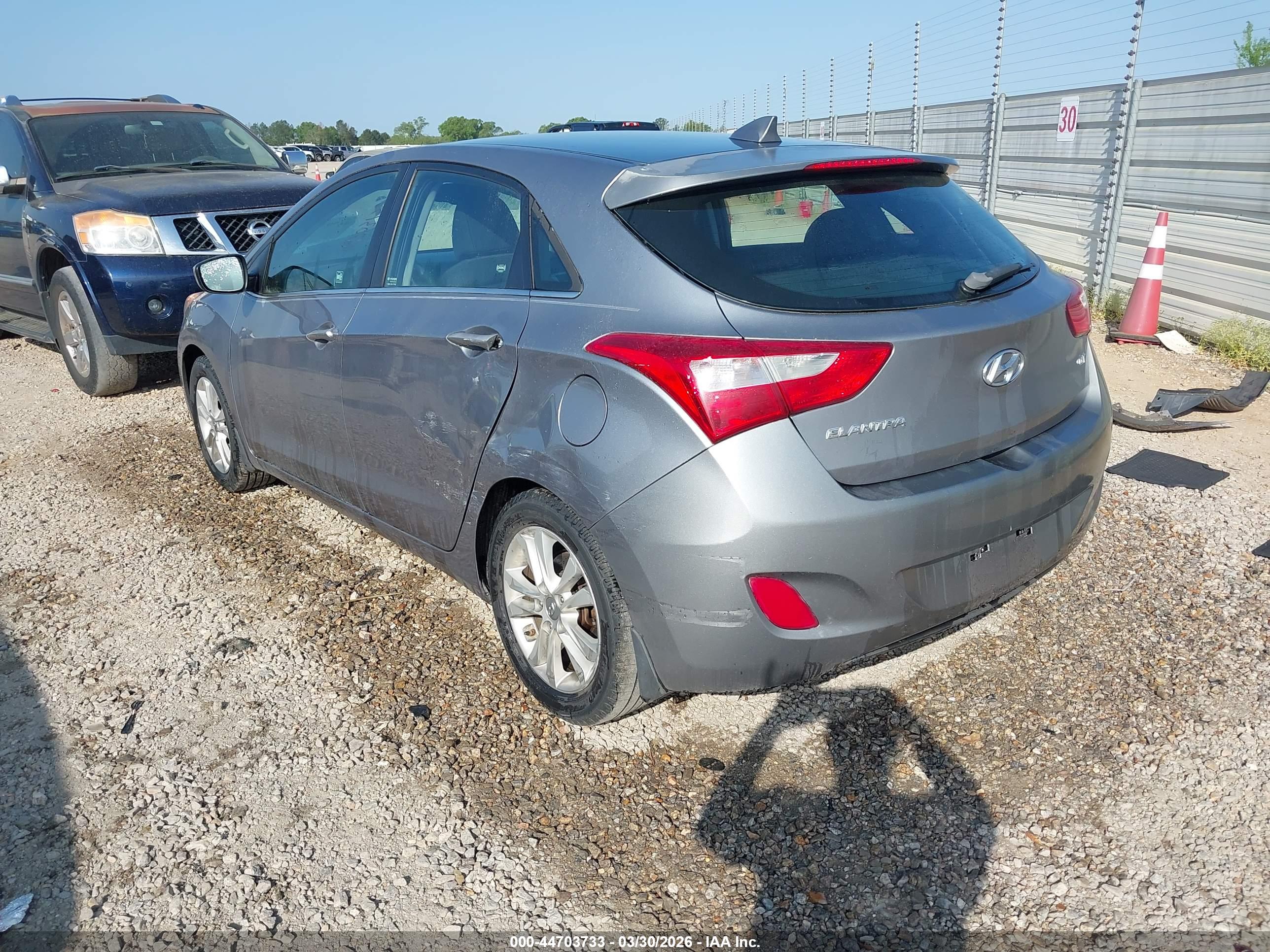 HYUNDAI ELANTRA image 3