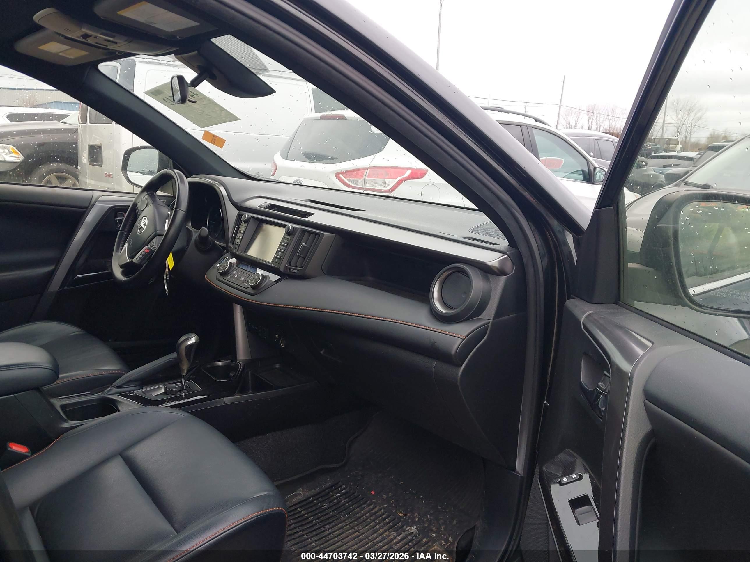 TOYOTA RAV4 image 5