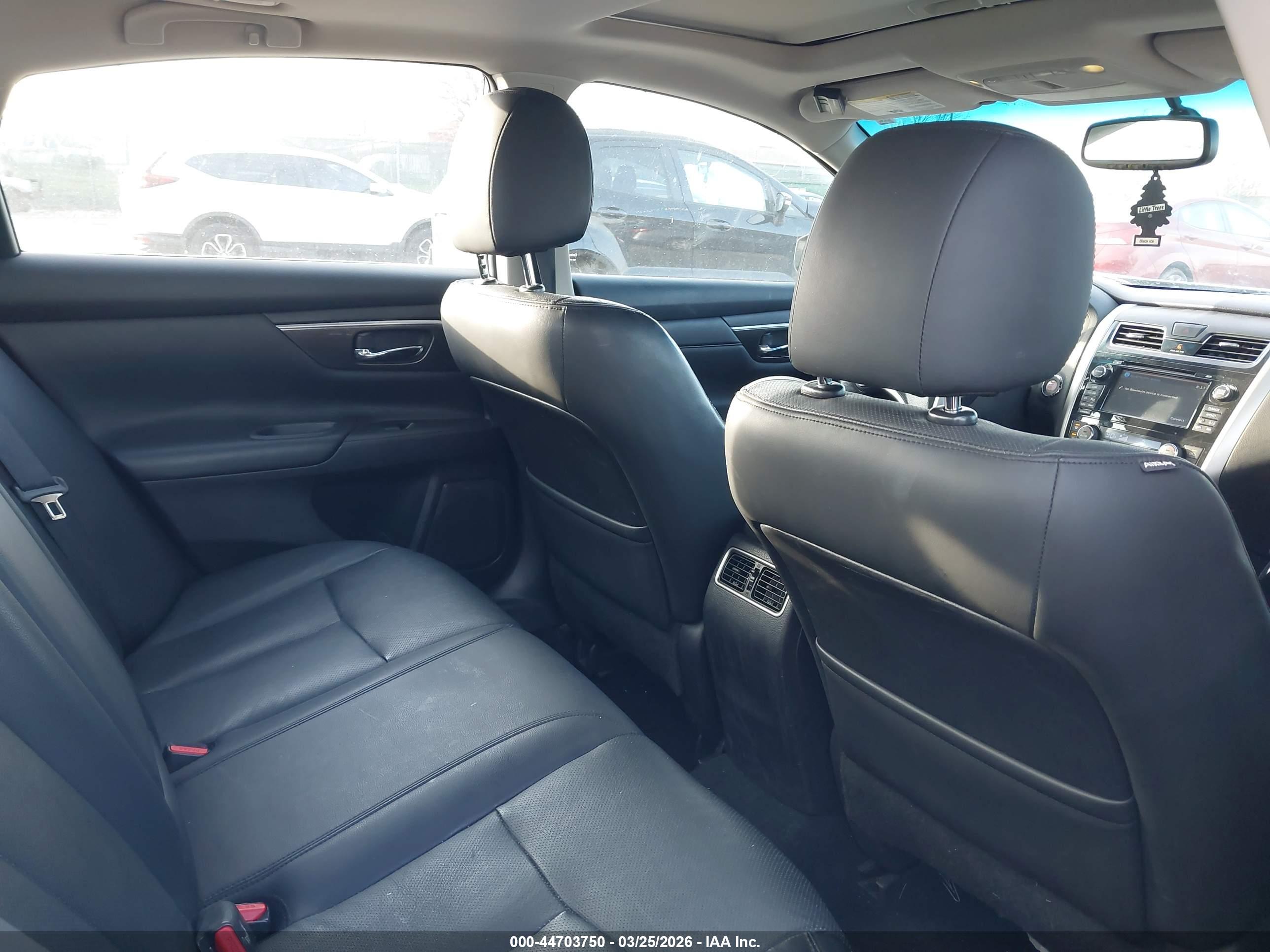 NISSAN ALTIMA image 8