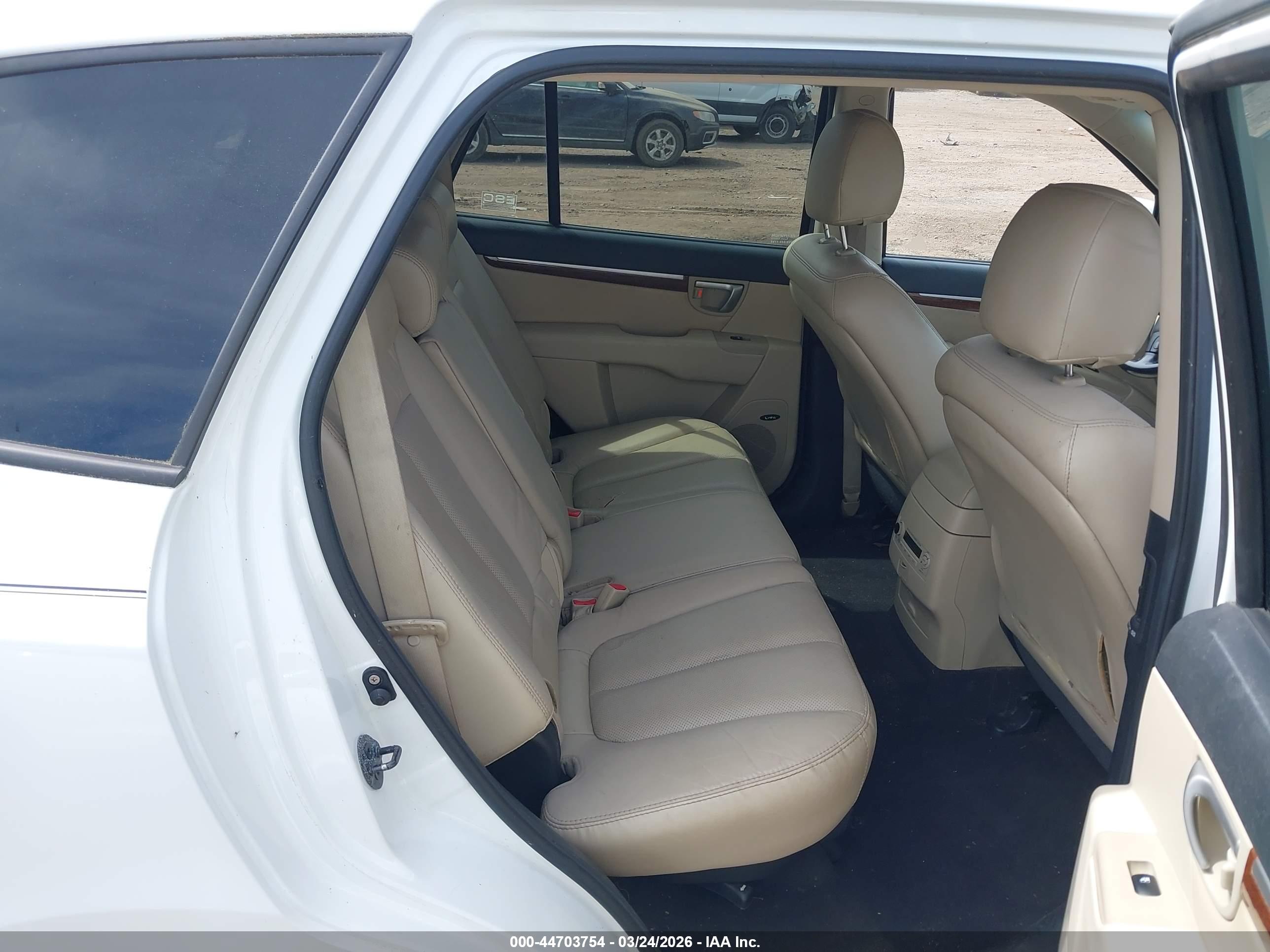 HYUNDAI SANTA image 8