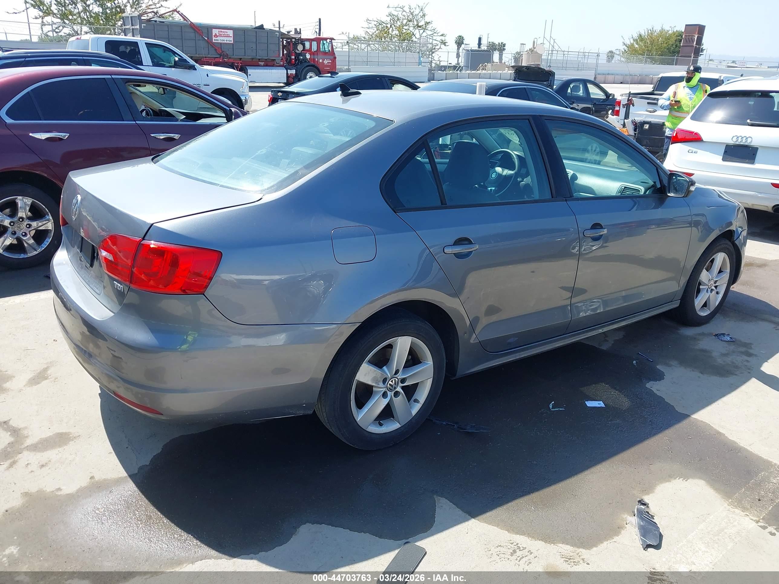 VOLKSWAGEN JETTA image 4