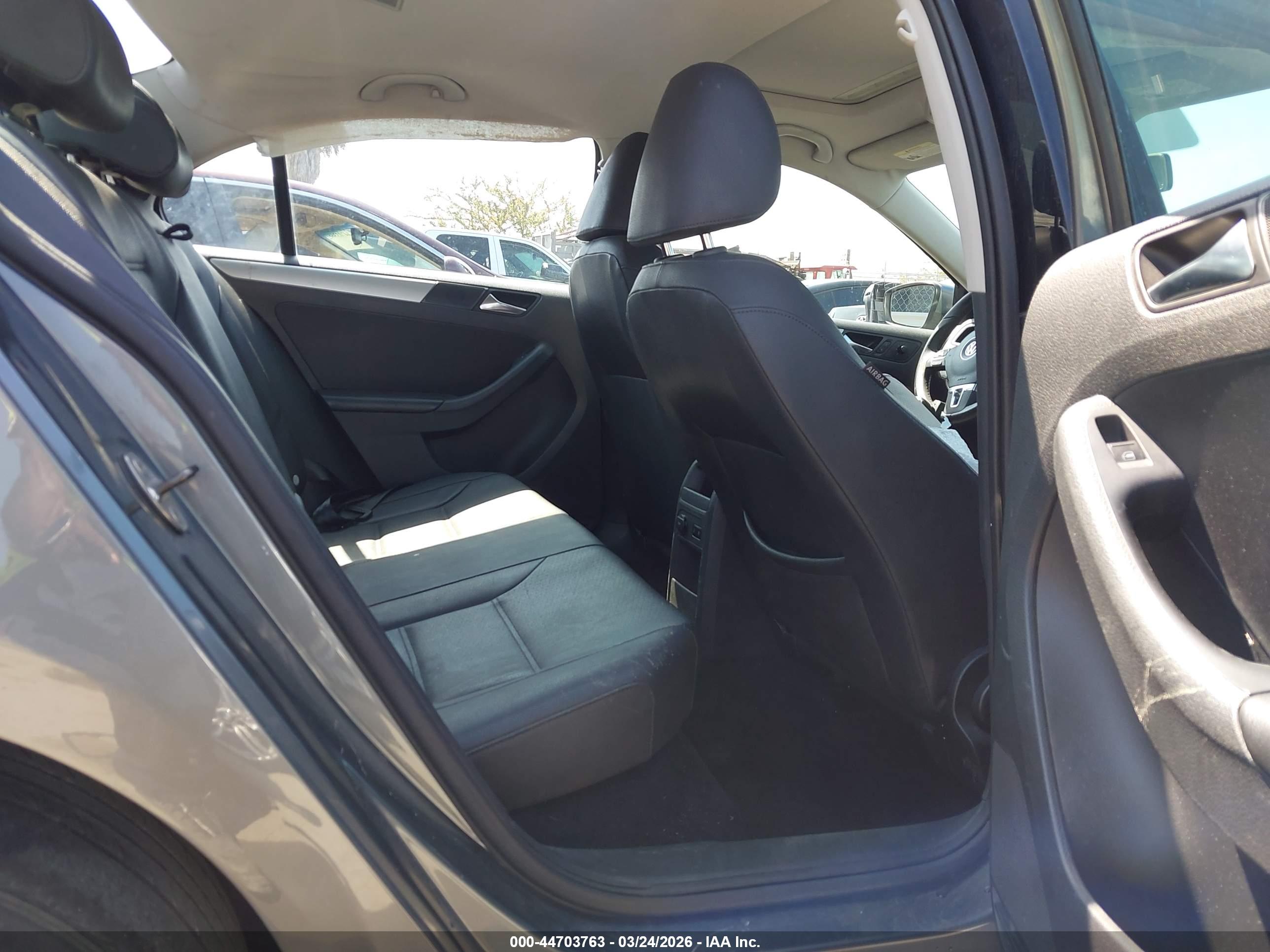 VOLKSWAGEN JETTA image 8