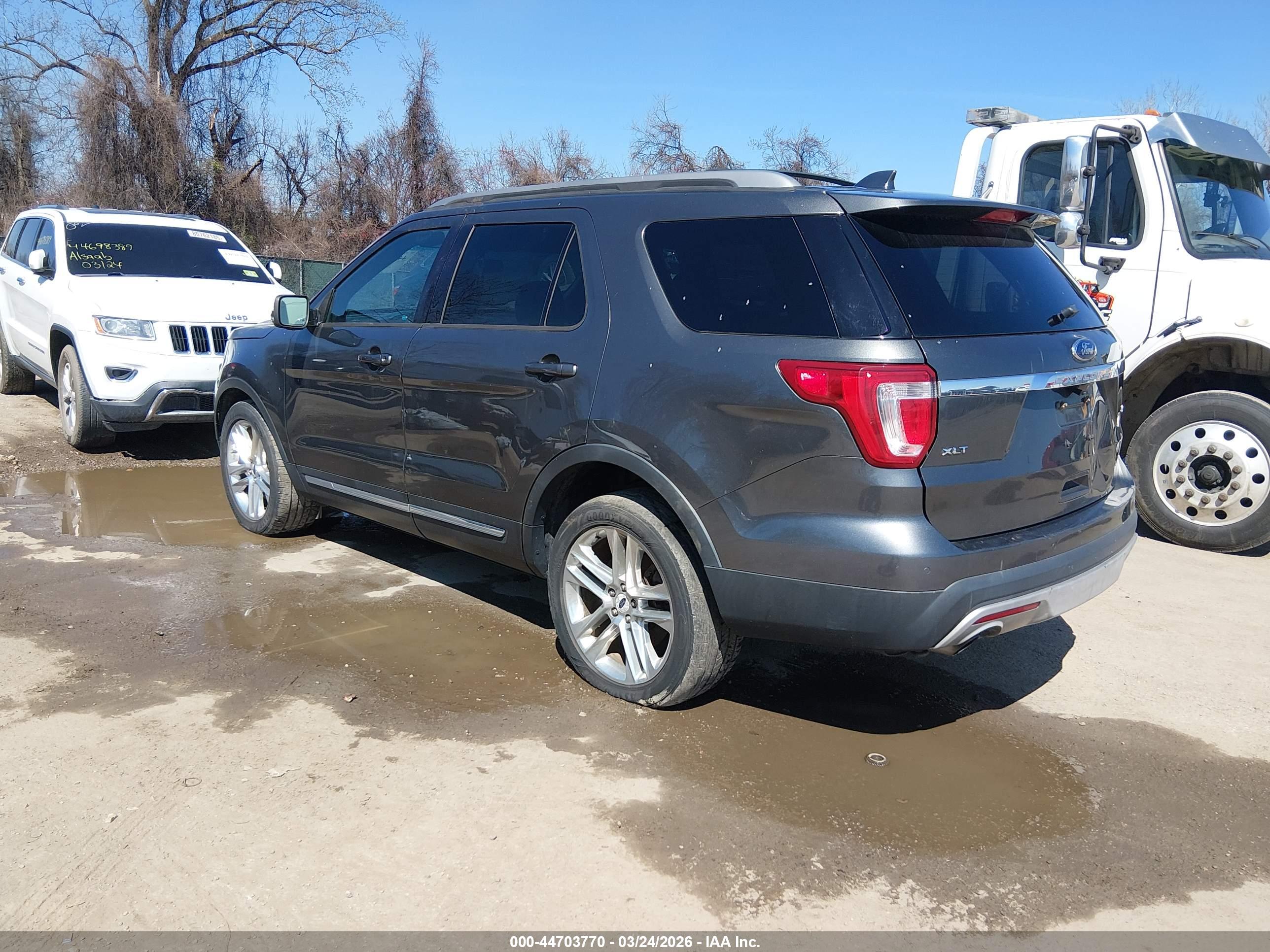 FORD EXPLORER image 3