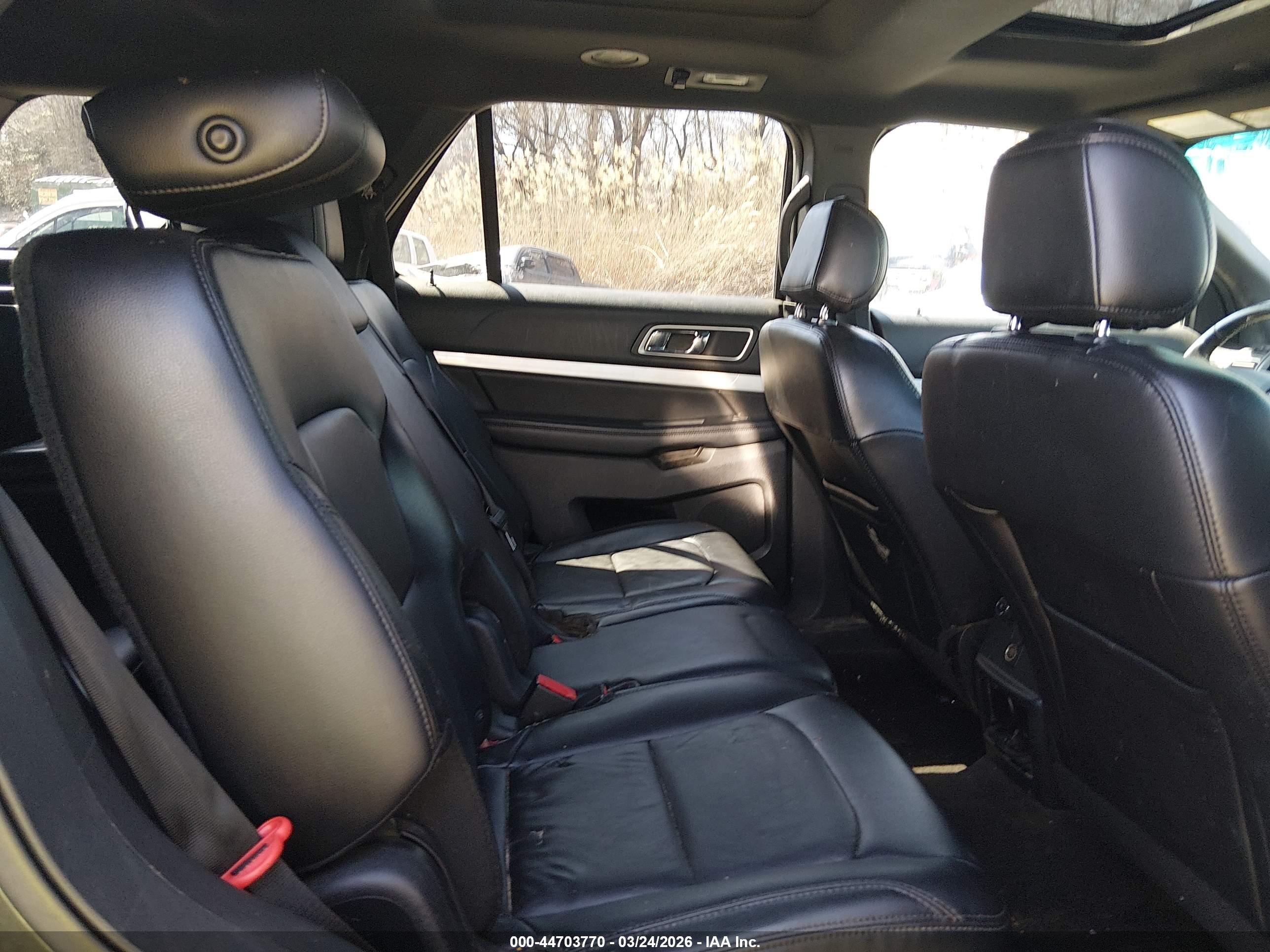 FORD EXPLORER image 8