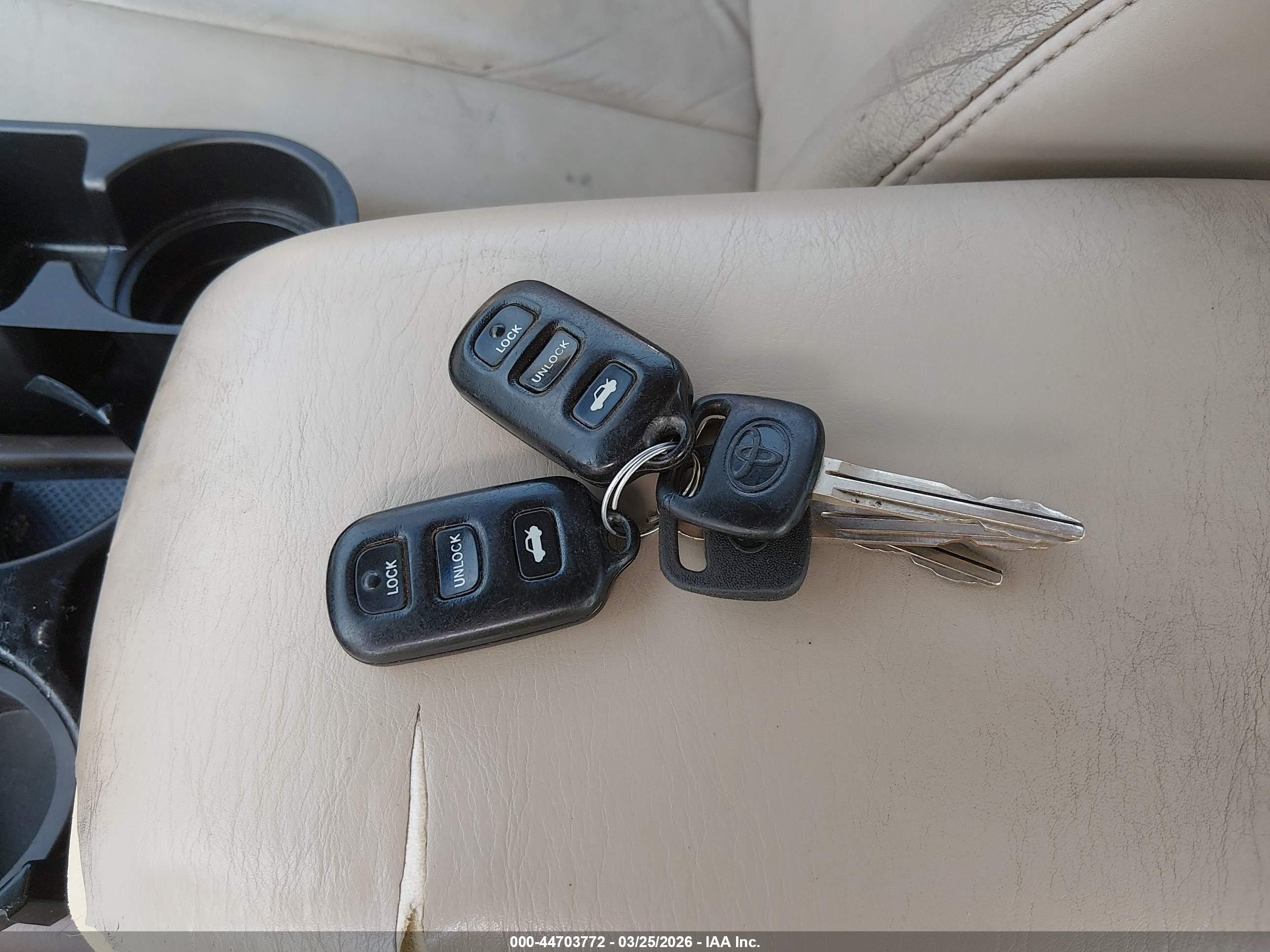 TOYOTA AVALON image 11