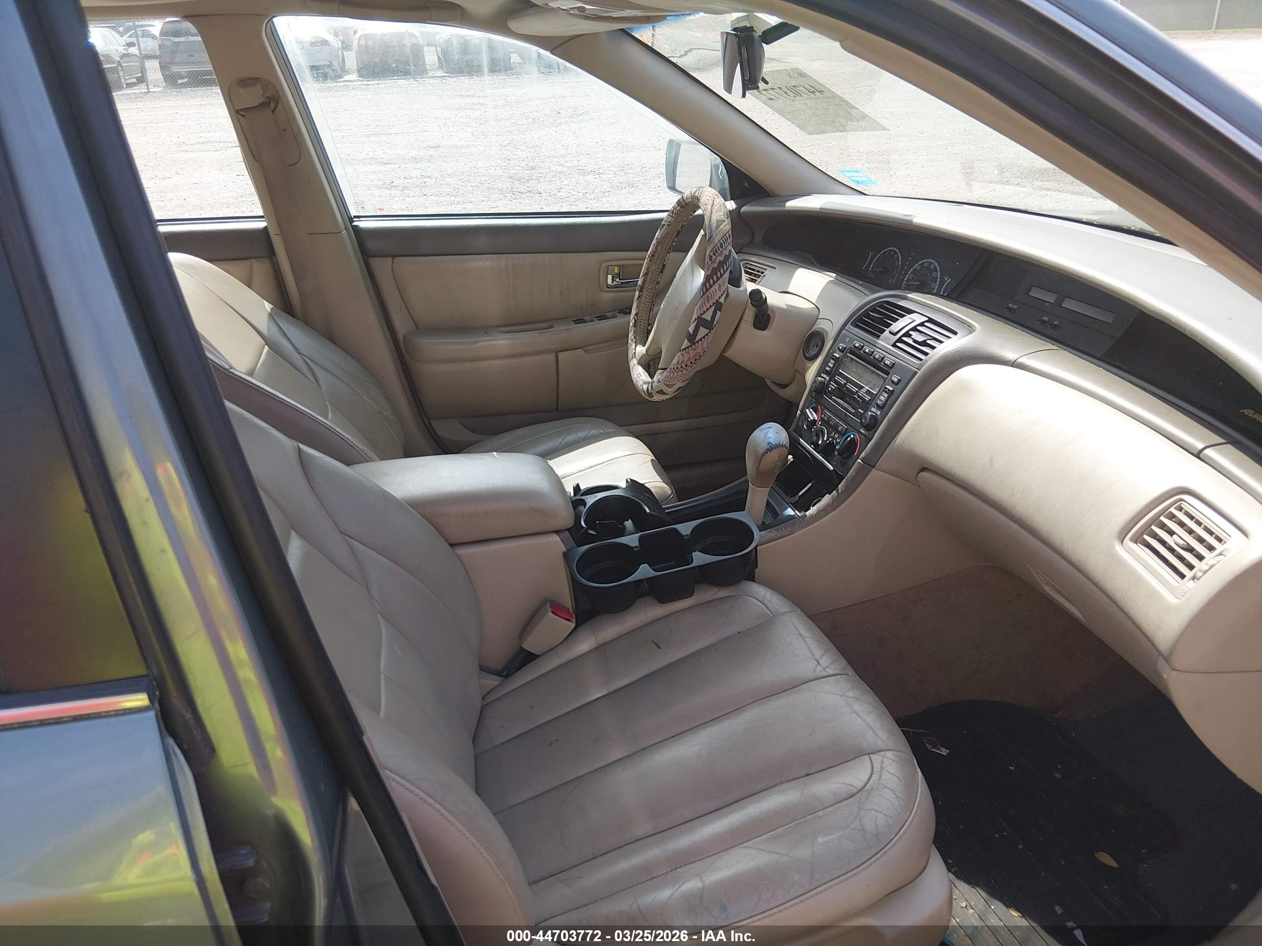 TOYOTA AVALON image 5