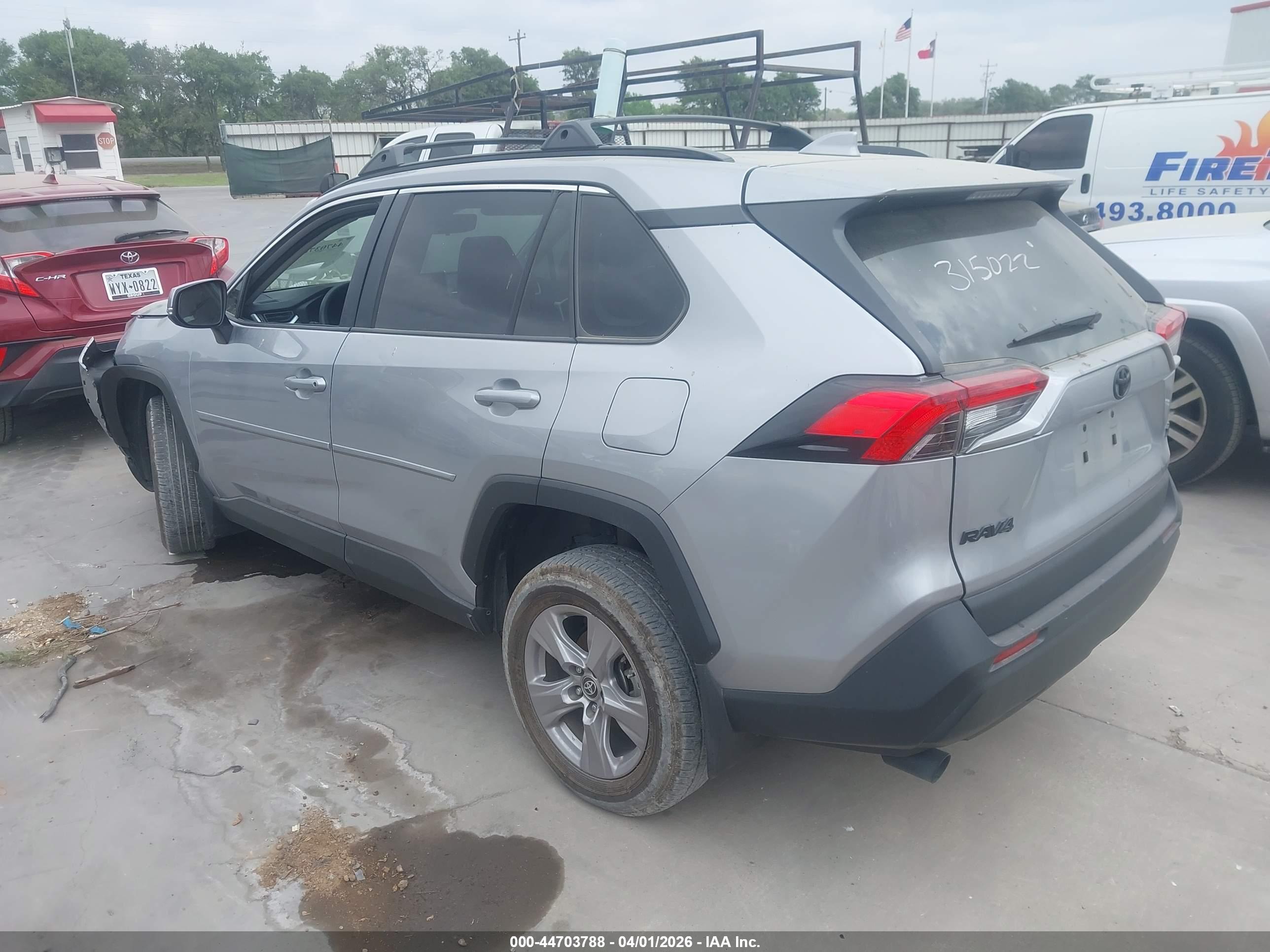 TOYOTA RAV4 image 3