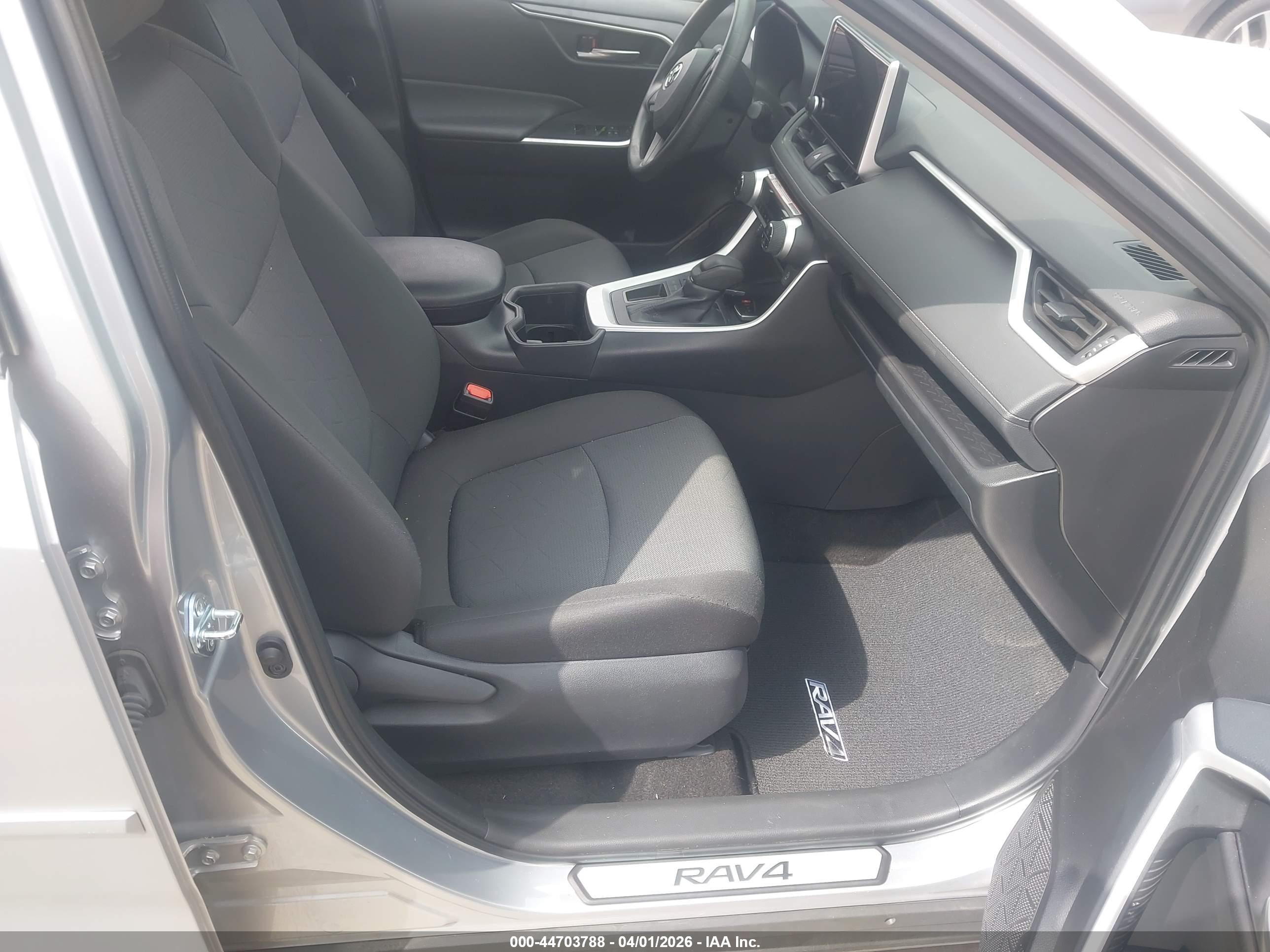 TOYOTA RAV4 image 5