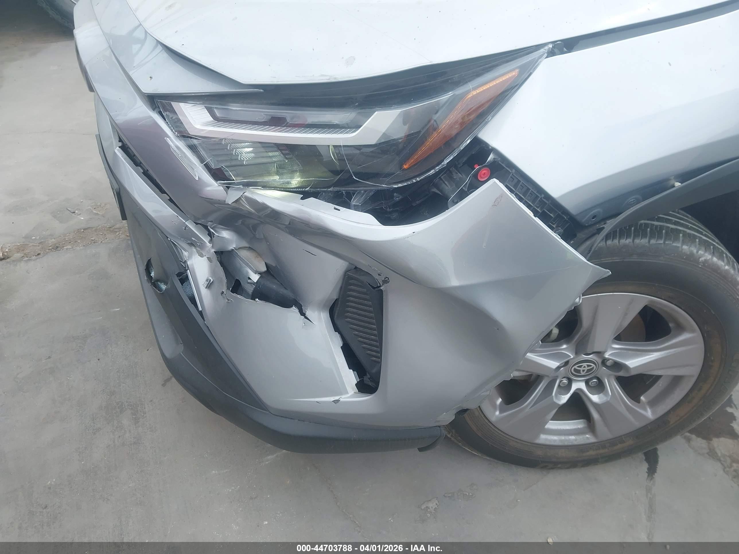 TOYOTA RAV4 image 6
