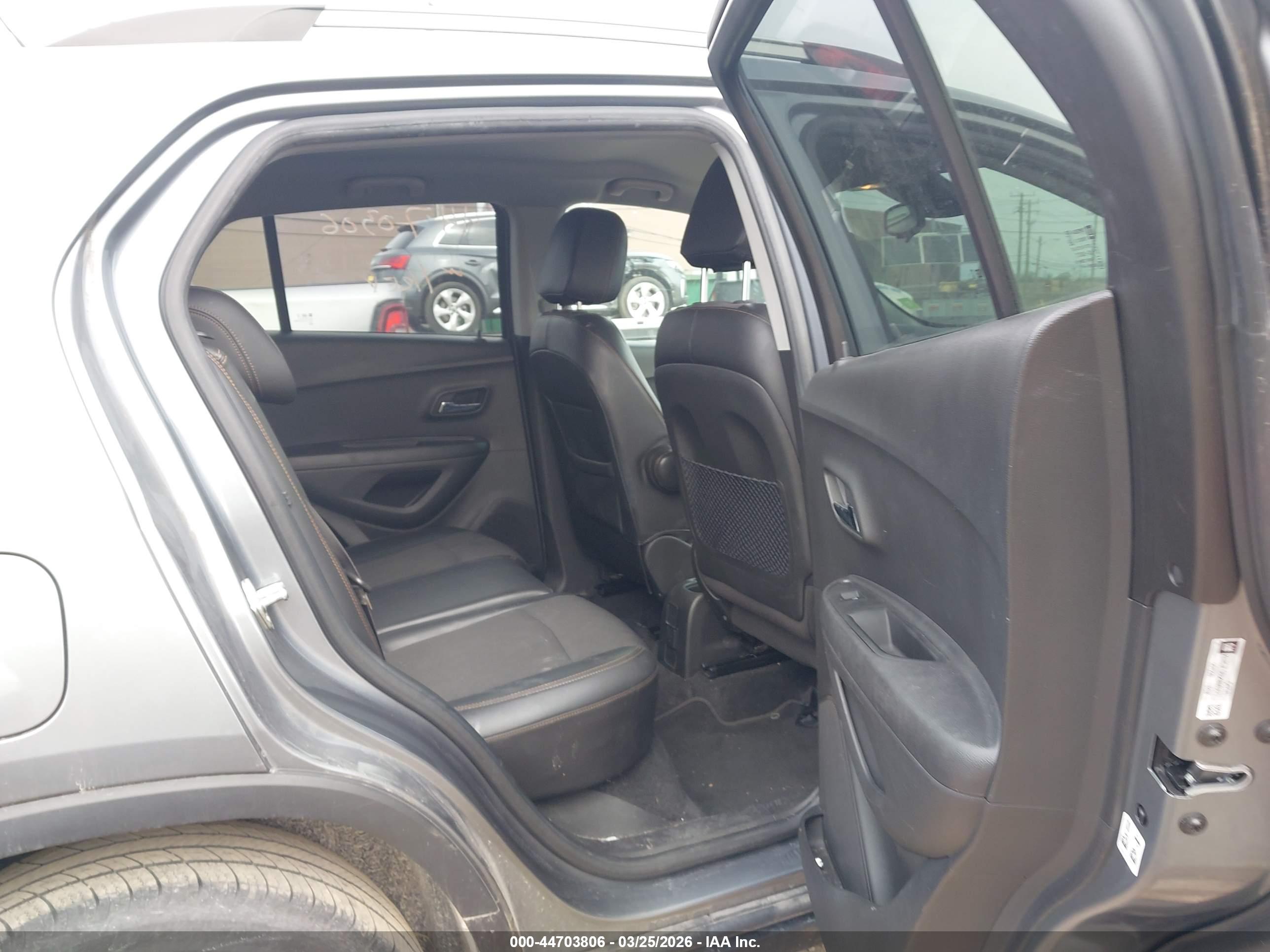 CHEVROLET TRAX image 8