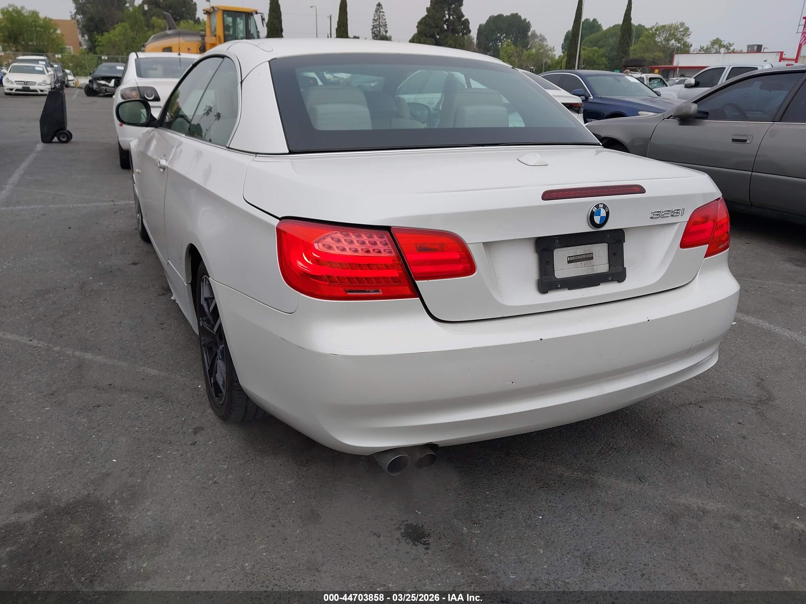 BMW 328I image 3