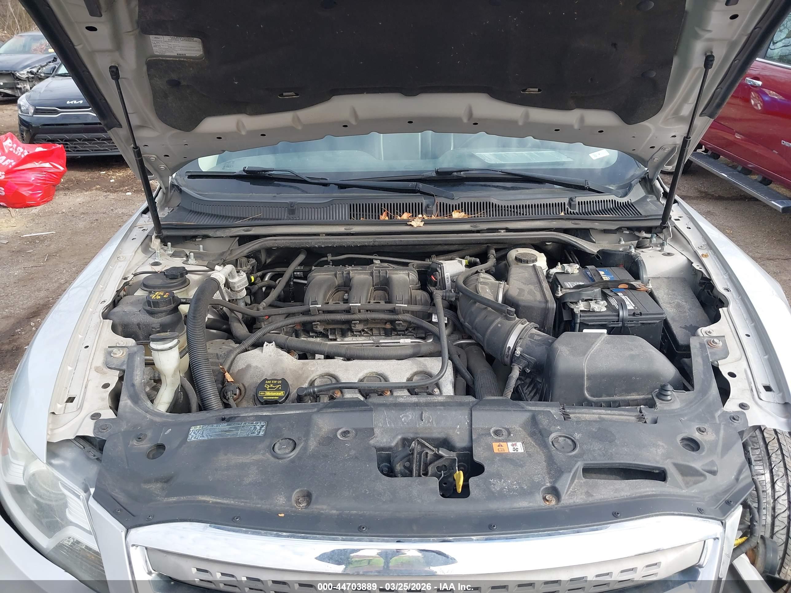 FORD TAURUS image 10