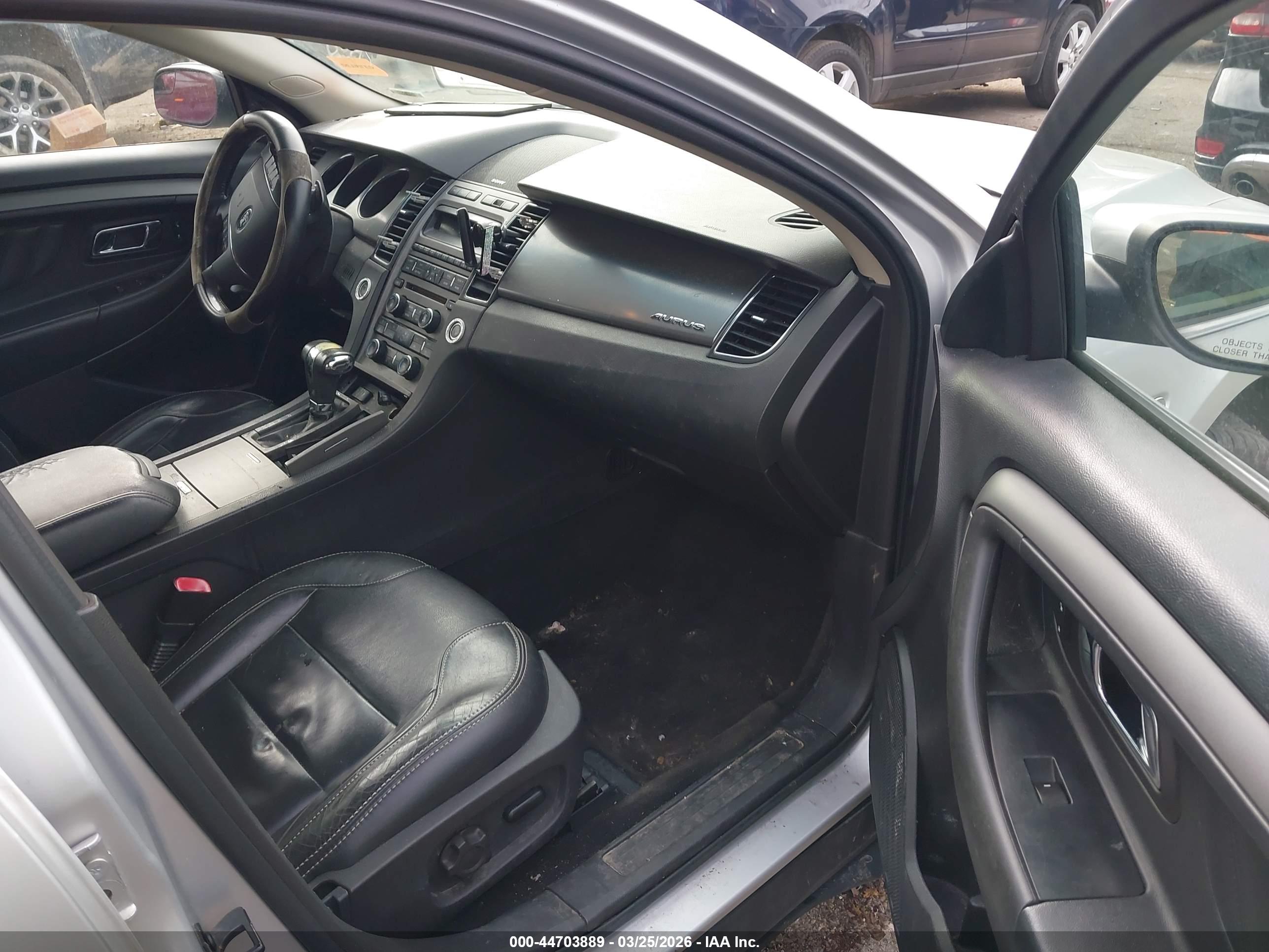 FORD TAURUS image 5