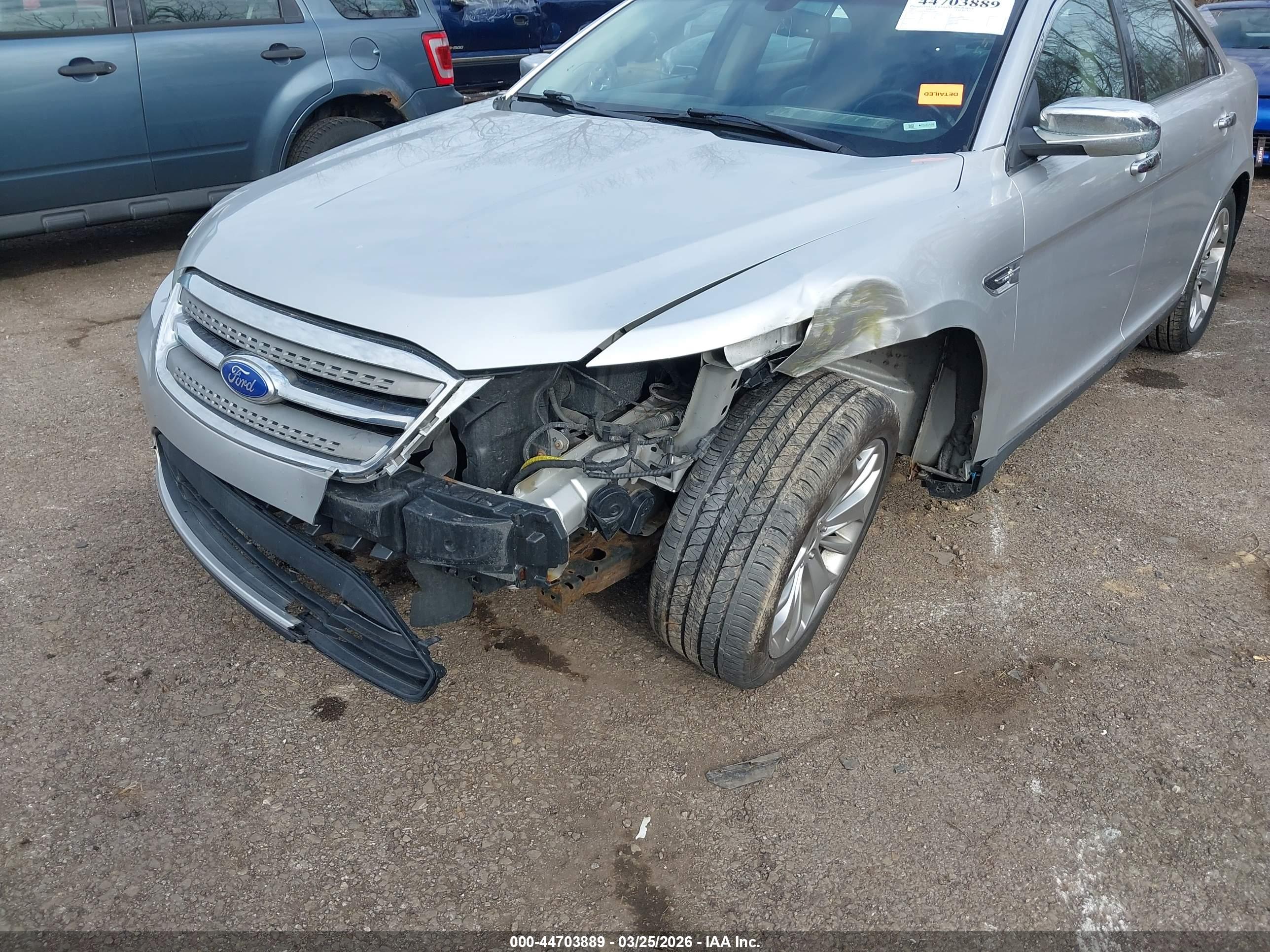 FORD TAURUS image 6