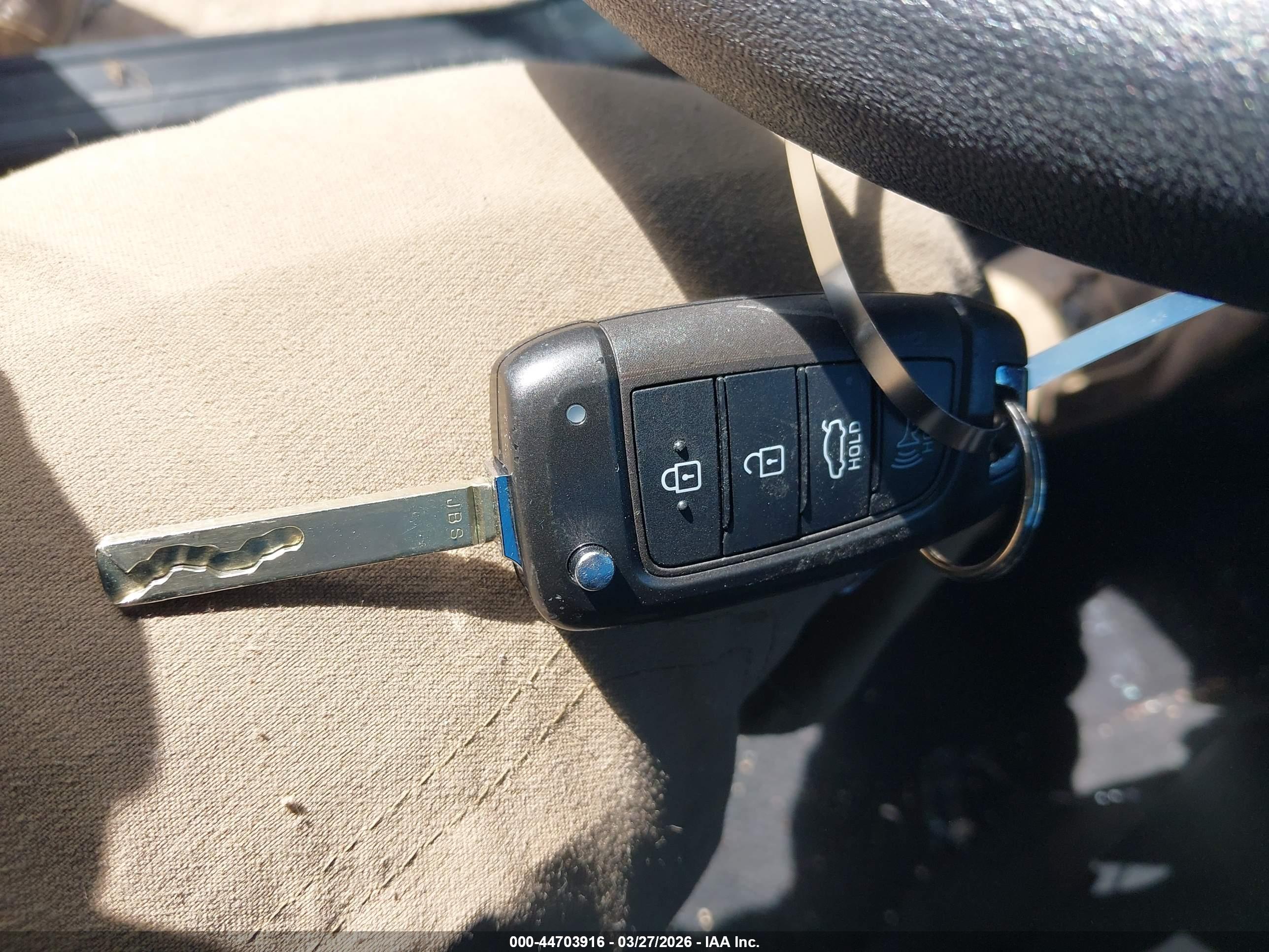 HYUNDAI ELANTRA image 11