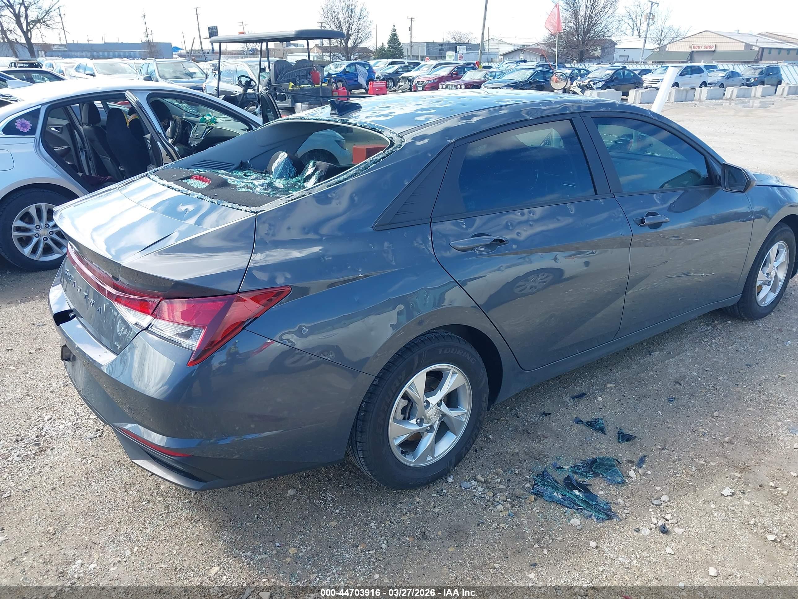HYUNDAI ELANTRA image 4