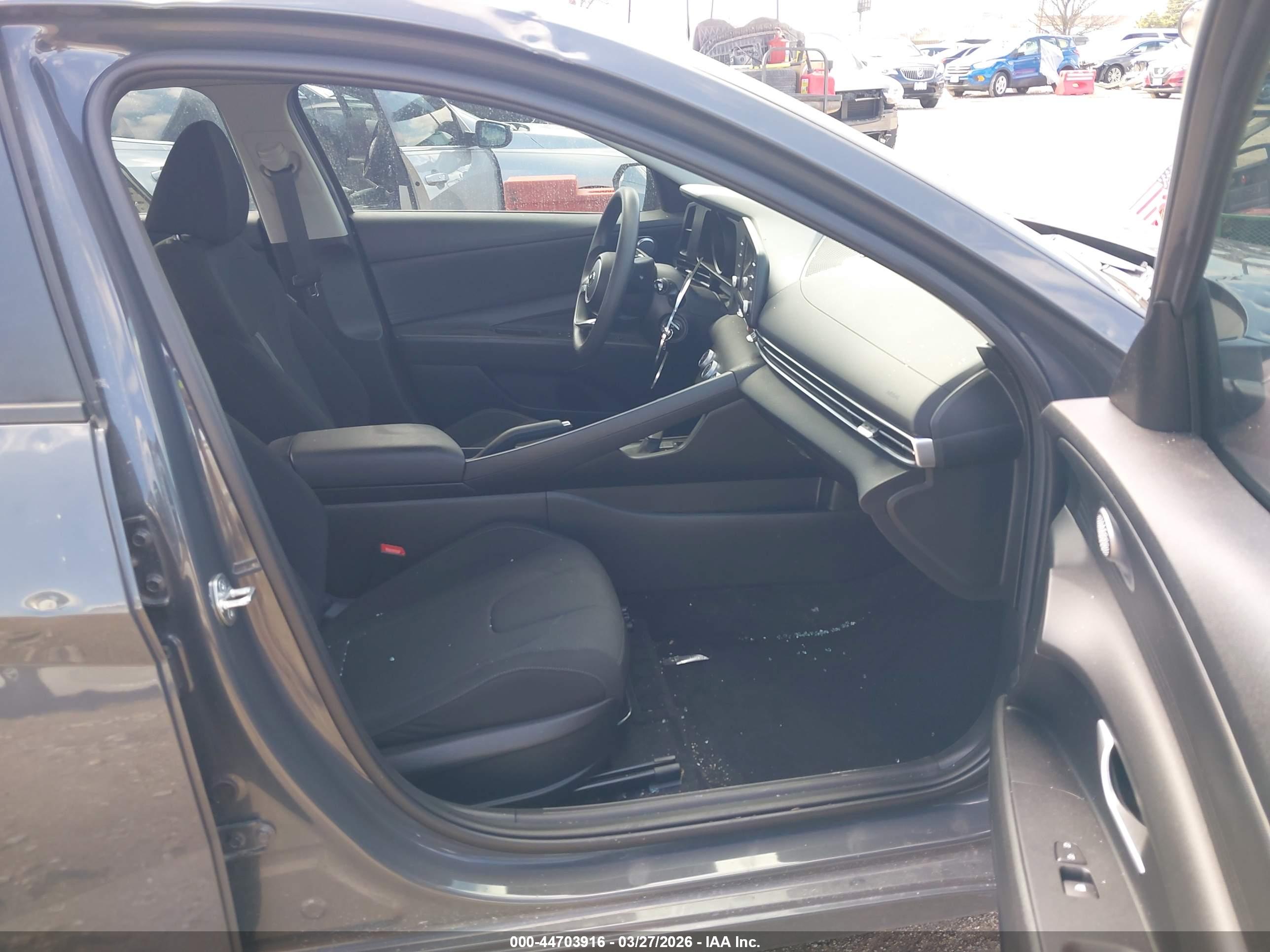 HYUNDAI ELANTRA image 5