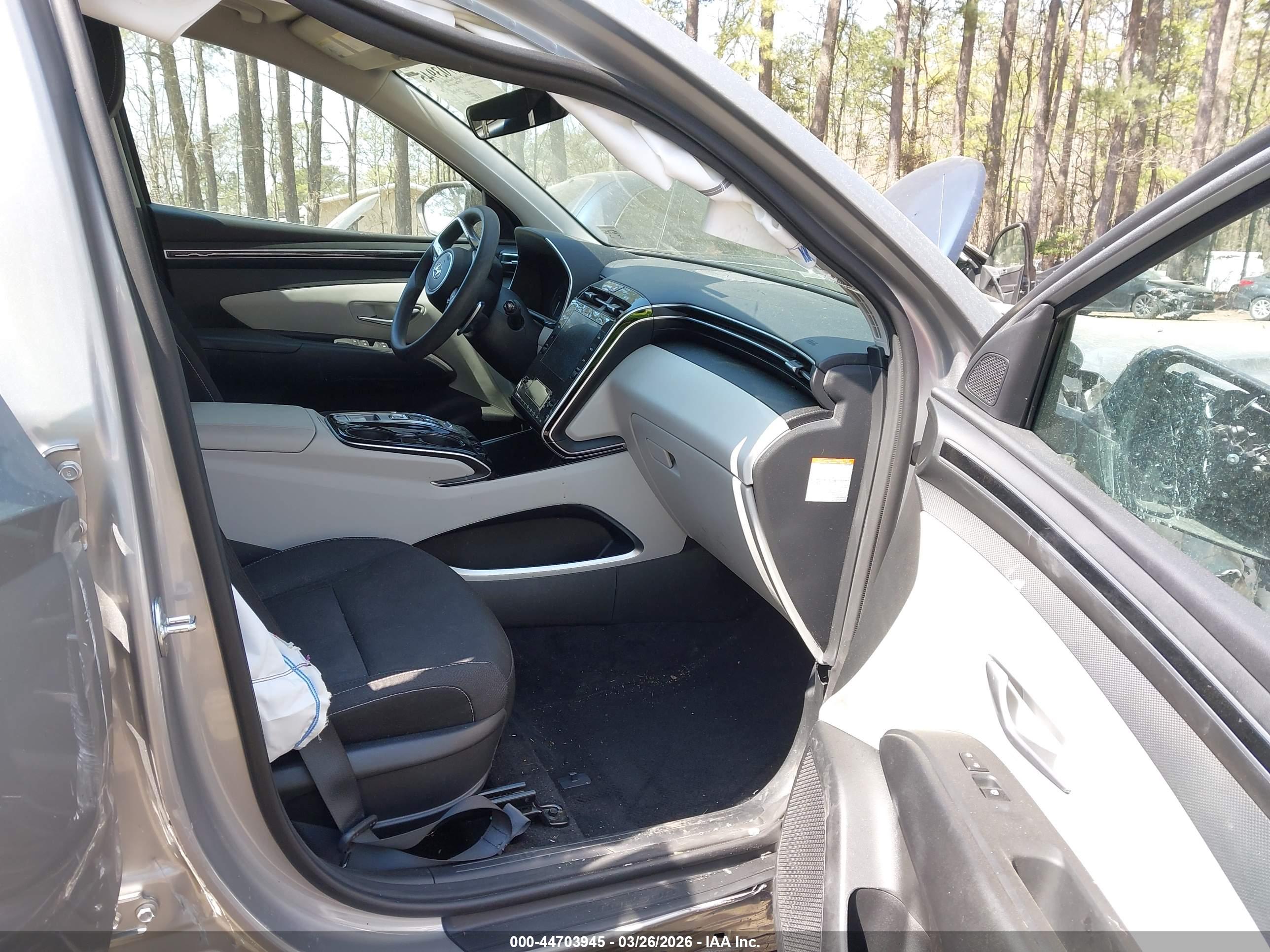 HYUNDAI TUCSON image 5