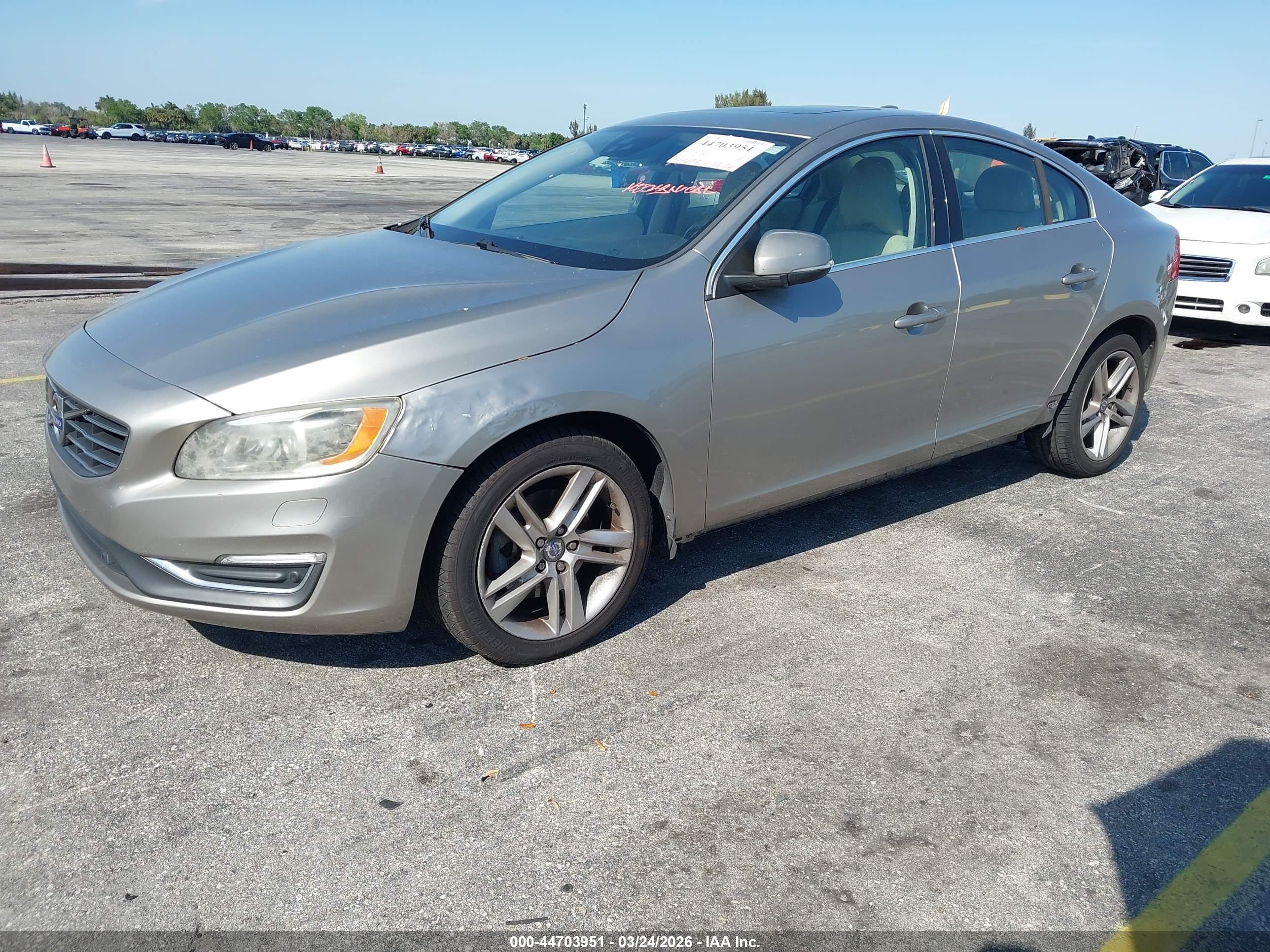 VOLVO S60 image 2