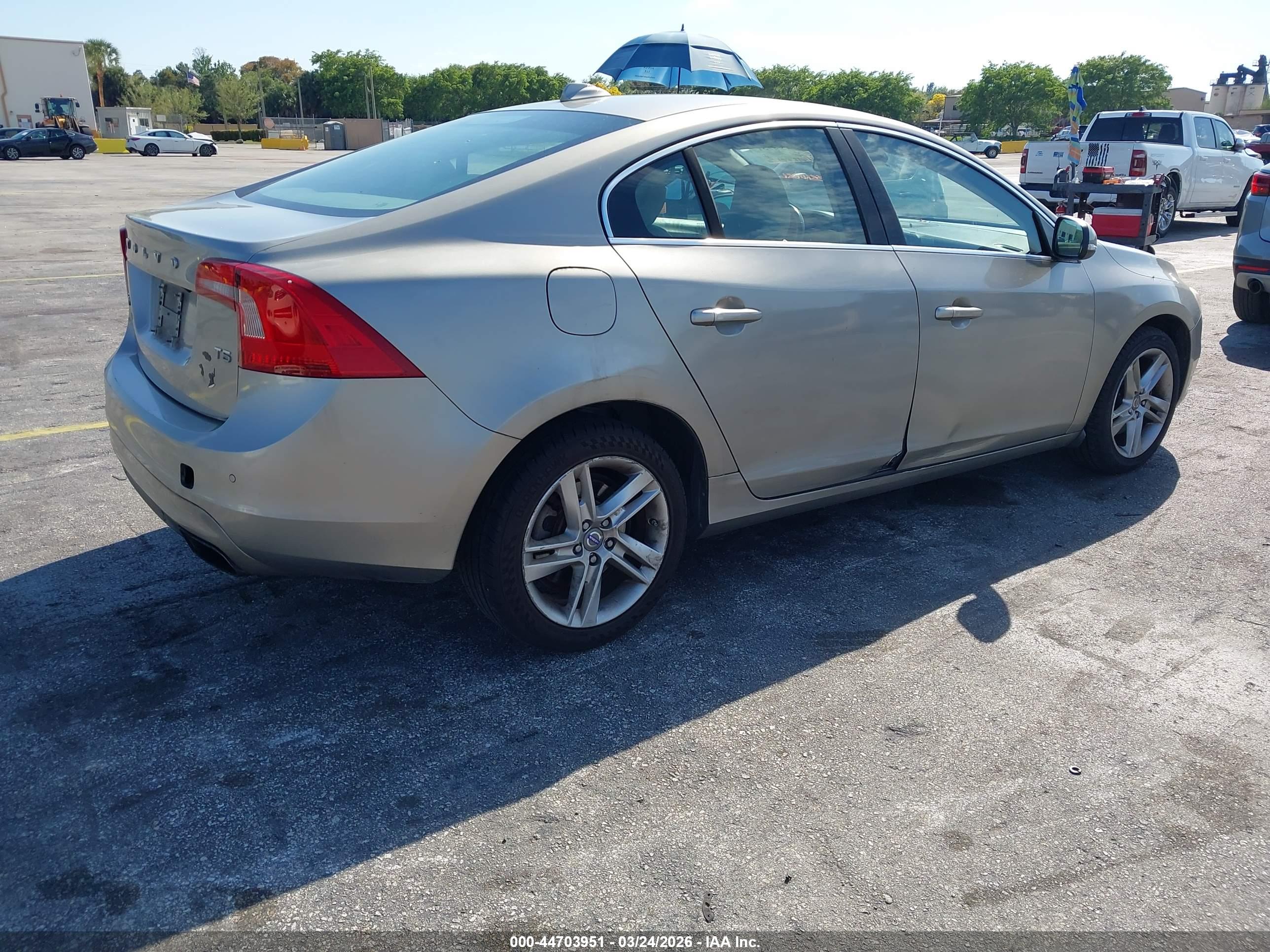 VOLVO S60 image 4