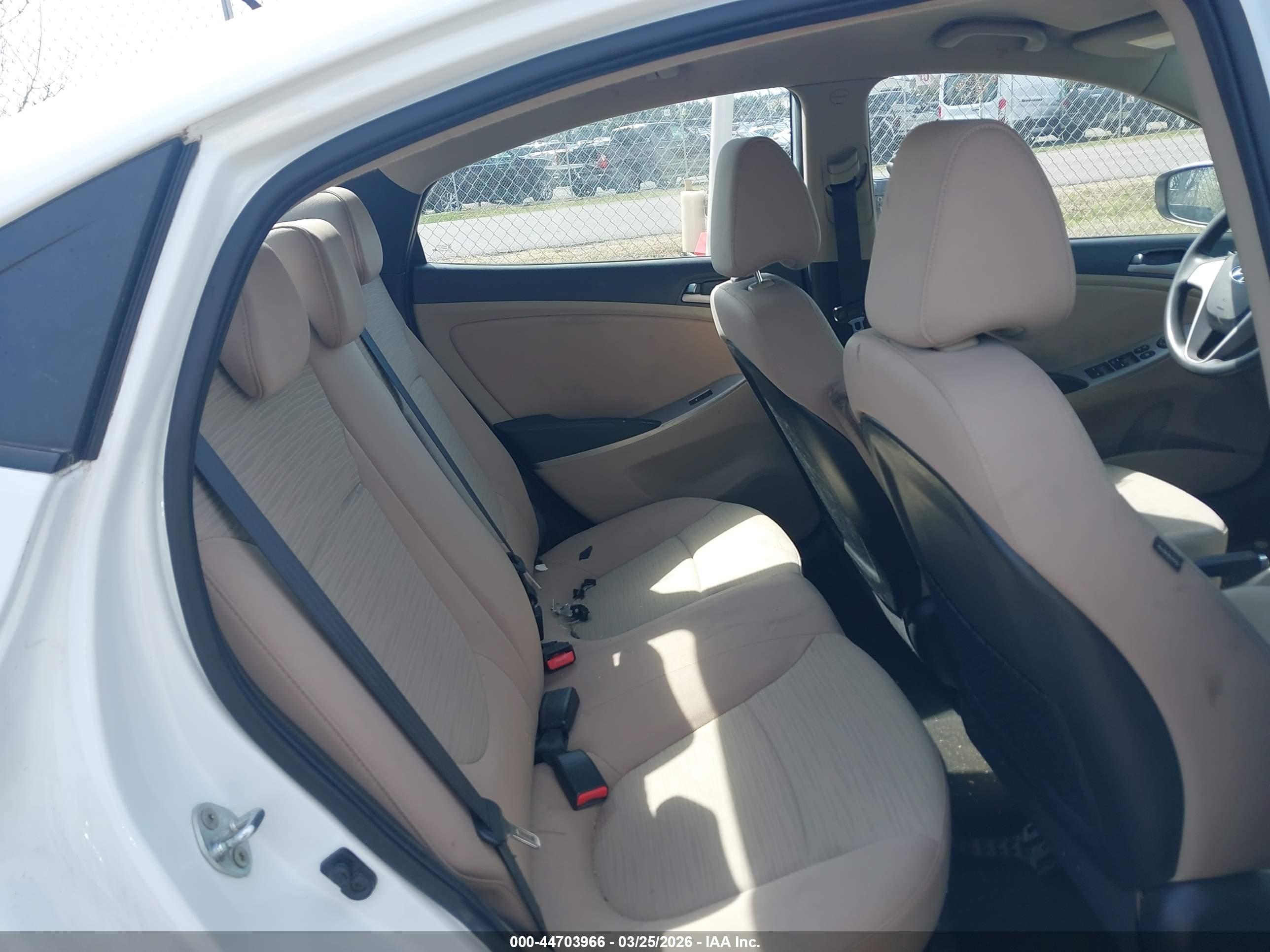 HYUNDAI ACCENT image 8
