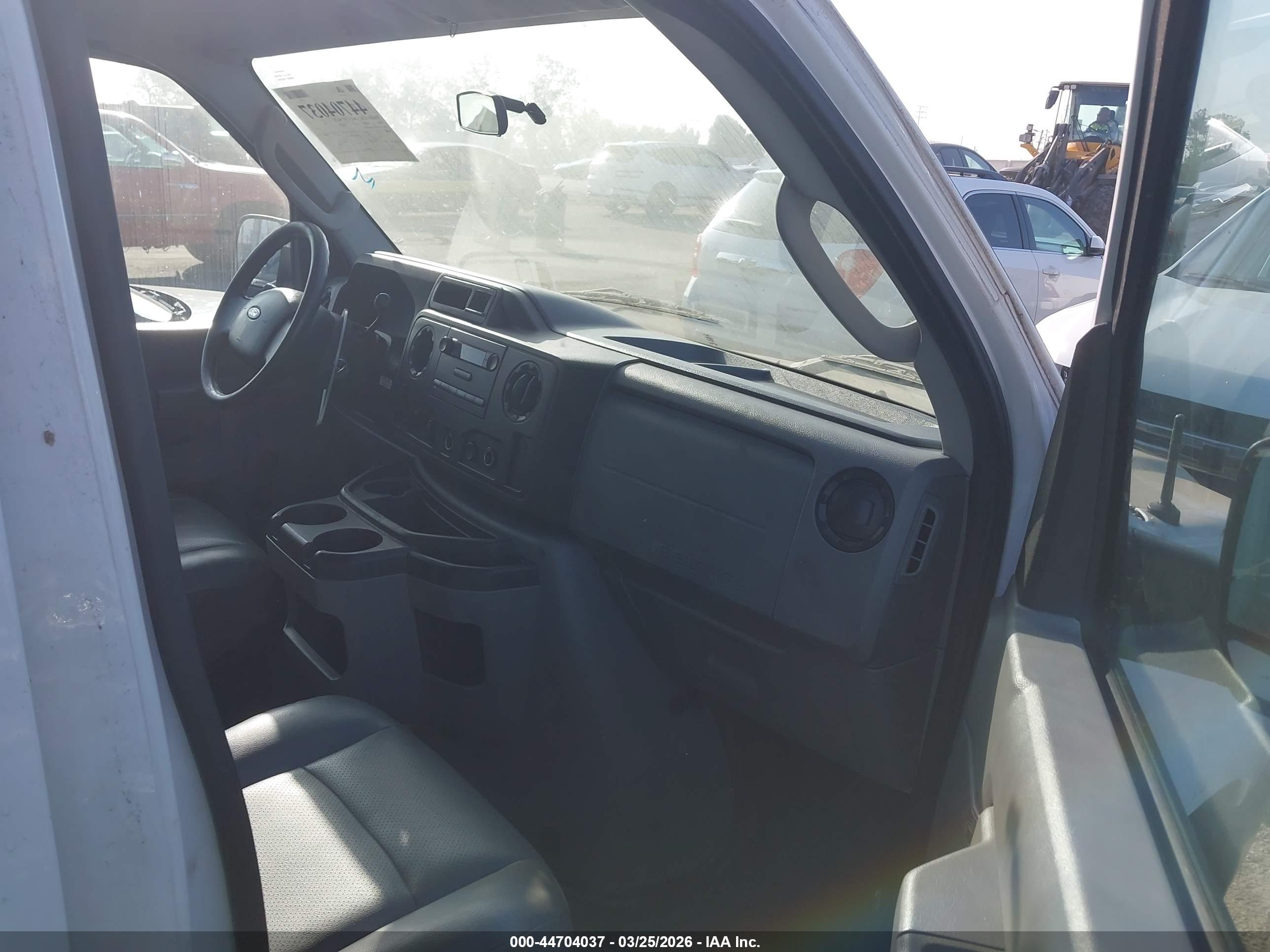 FORD E-250 image 5