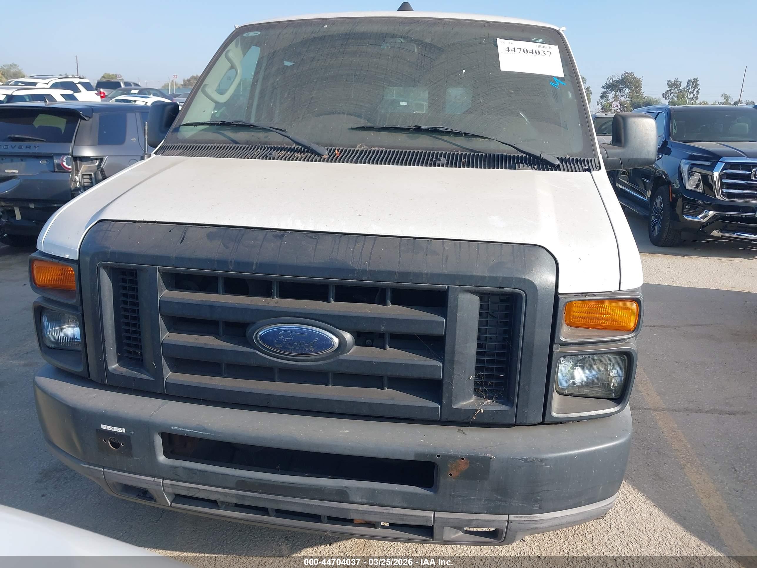 FORD E-250 image 6