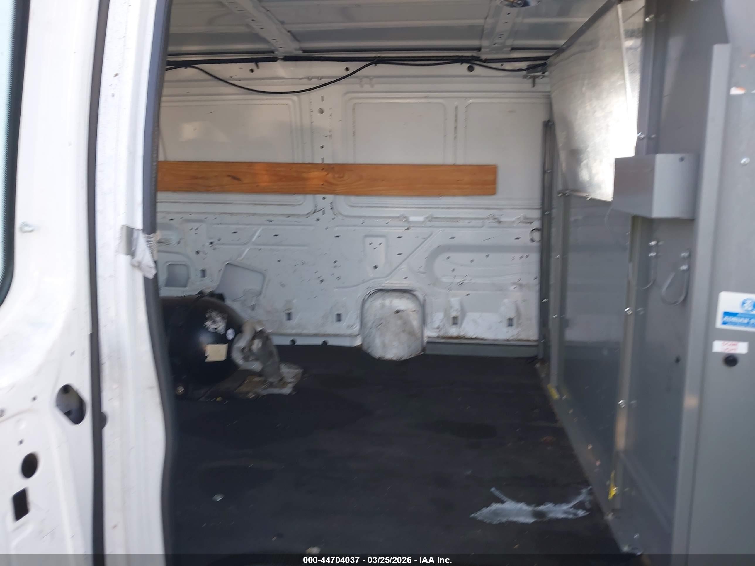 FORD E-250 image 8