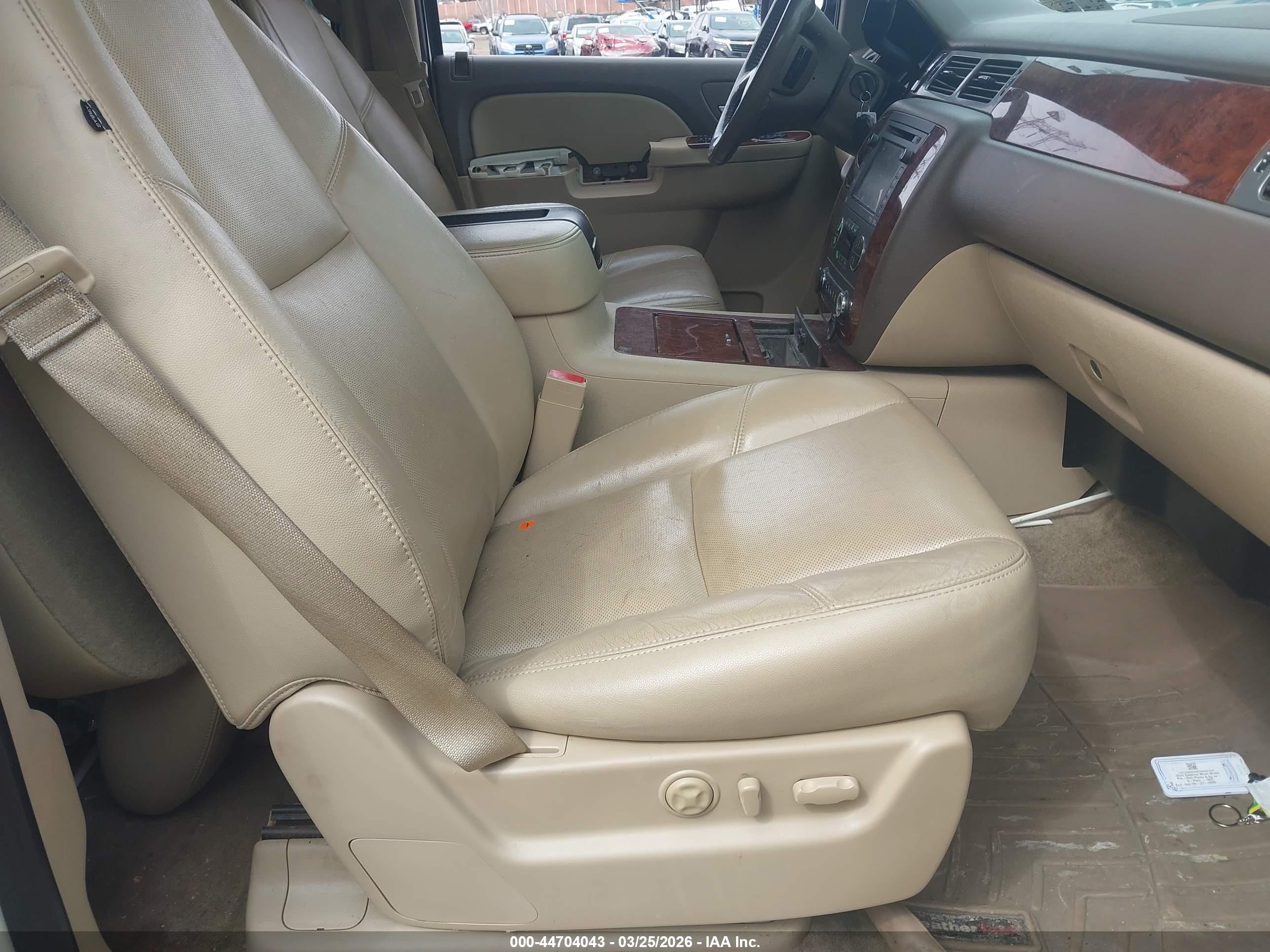 CHEVROLET TAHOE image 5