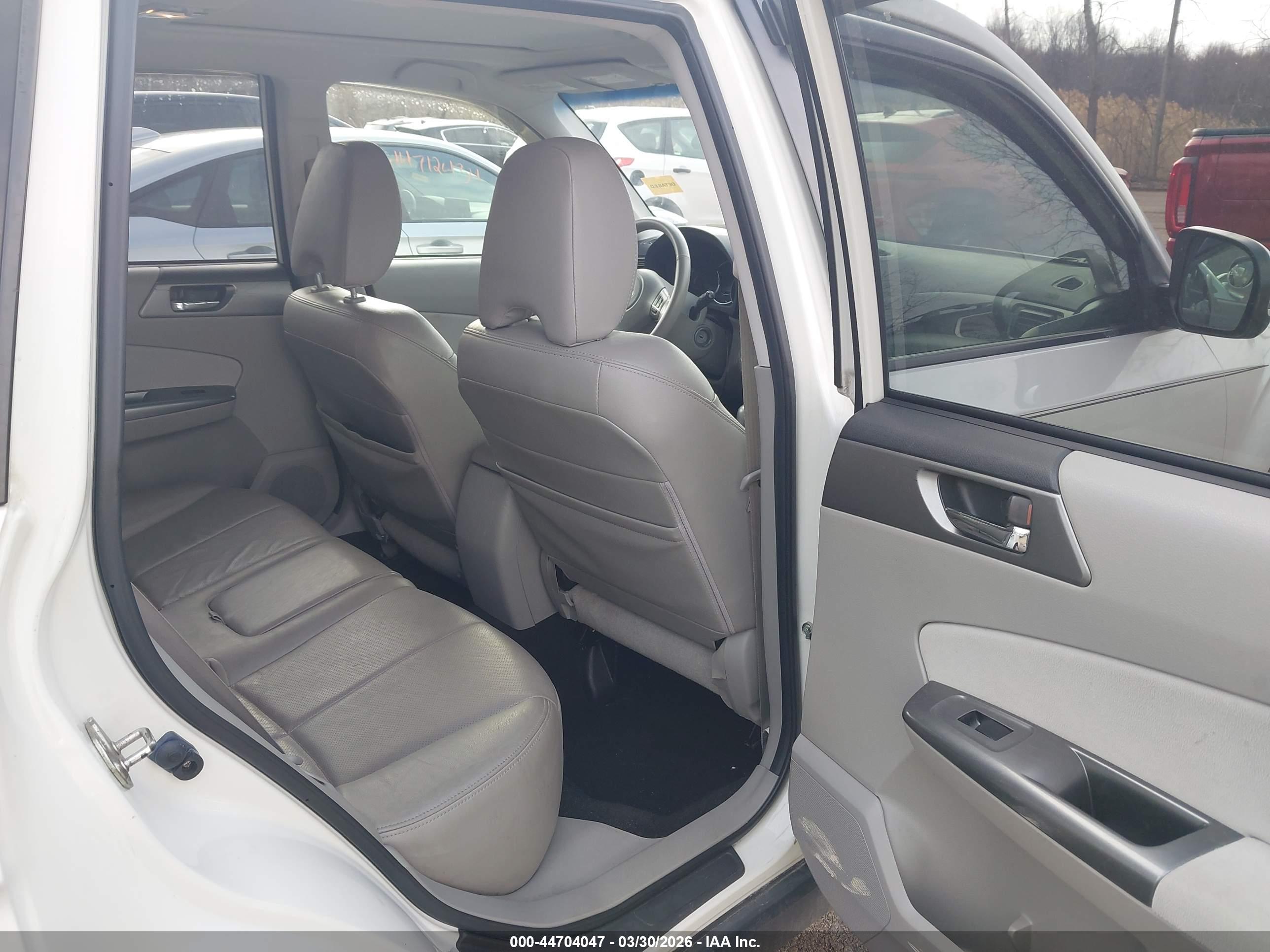 SUBARU FORESTER image 8