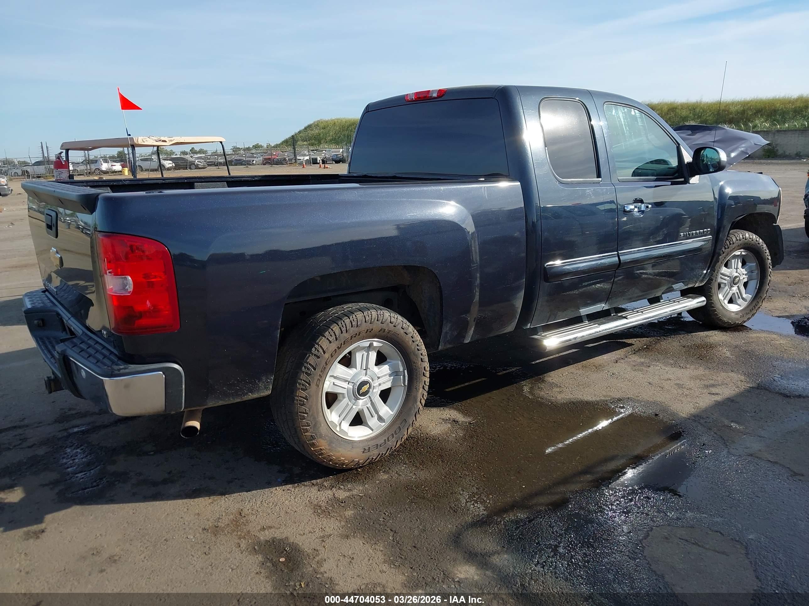 CHEVROLET SILVERADO image 4