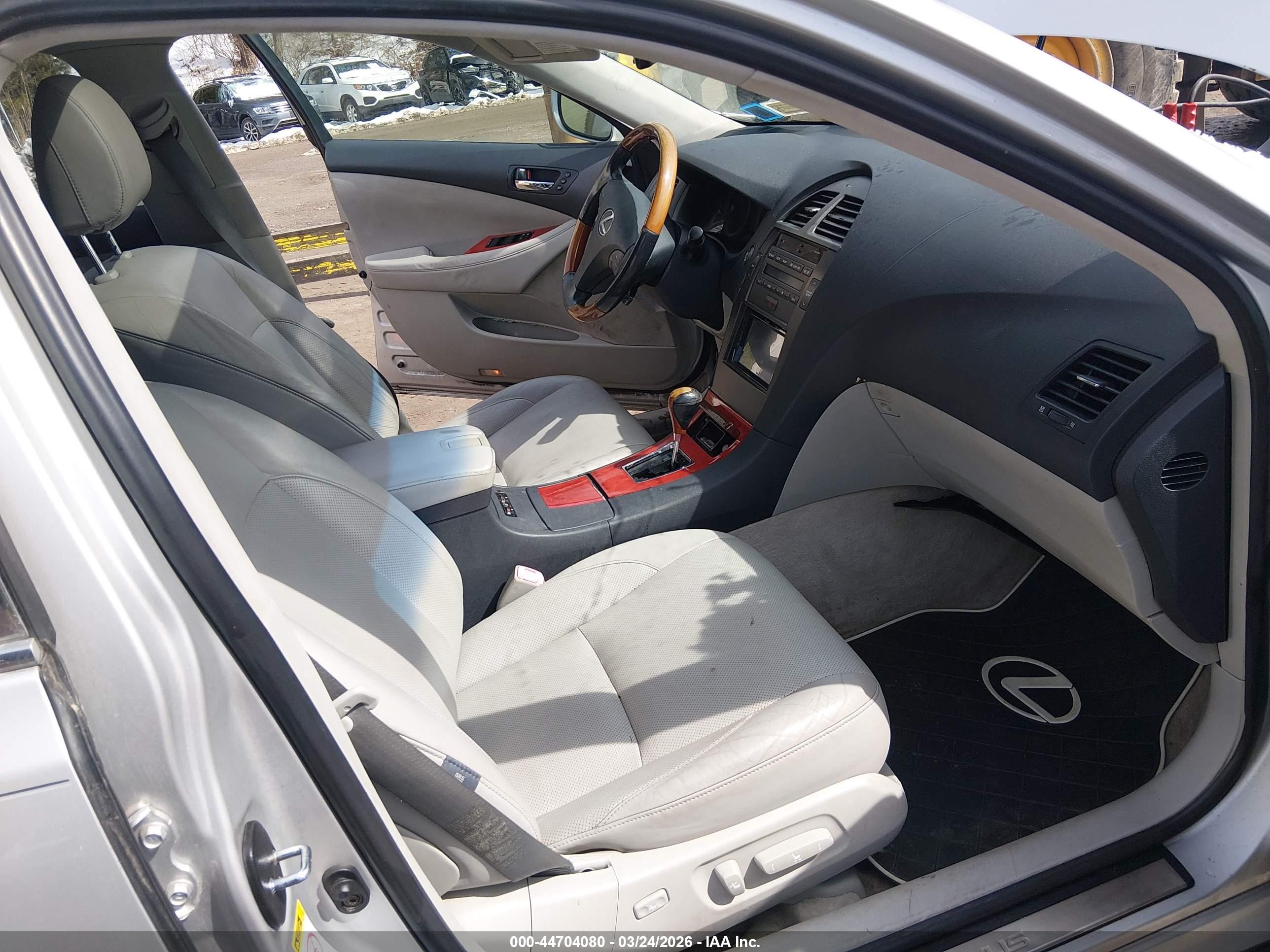 LEXUS ES image 5