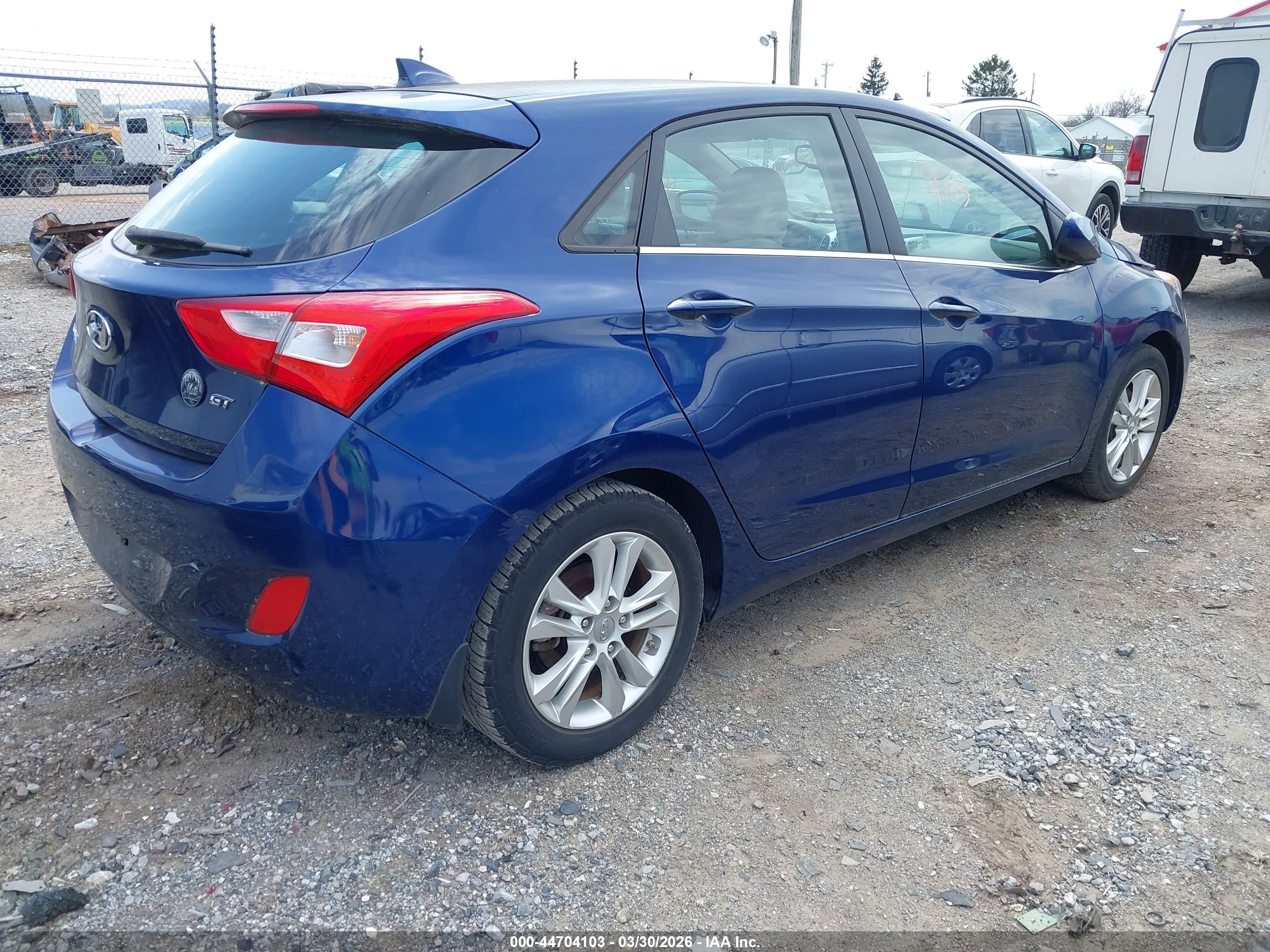 HYUNDAI ELANTRA image 4
