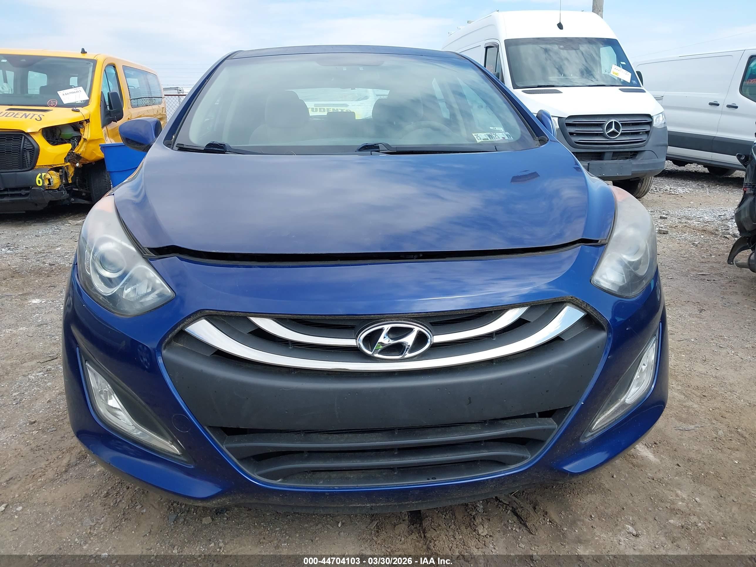 HYUNDAI ELANTRA image 6