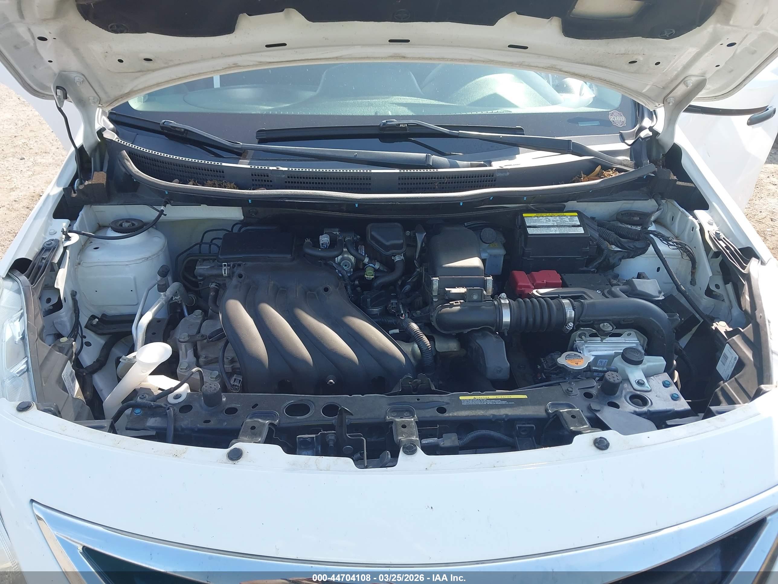 NISSAN VERSA image 10
