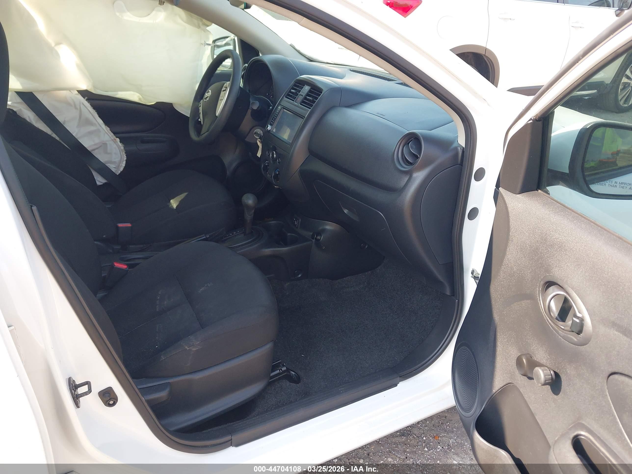 NISSAN VERSA image 5