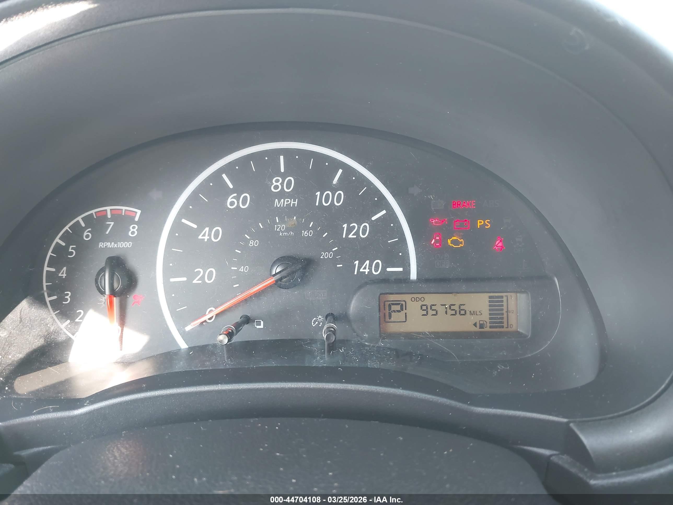 NISSAN VERSA image 7