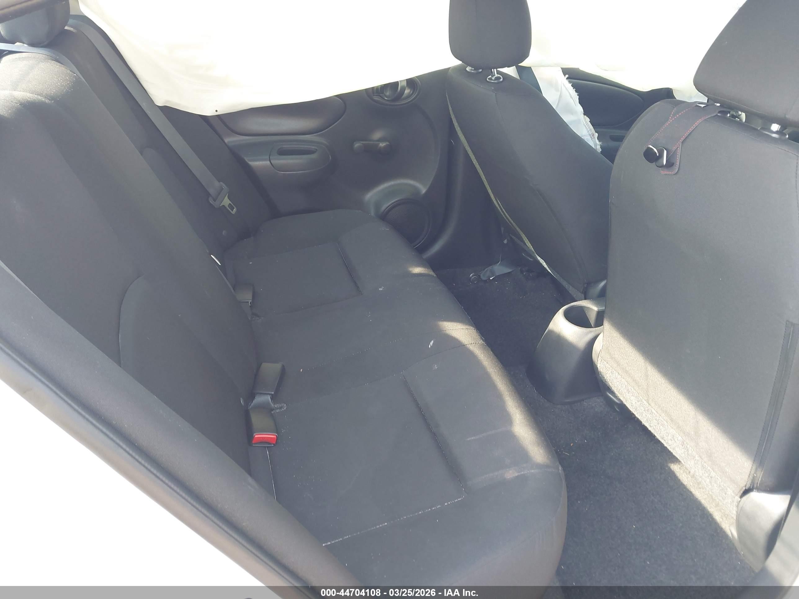 NISSAN VERSA image 8